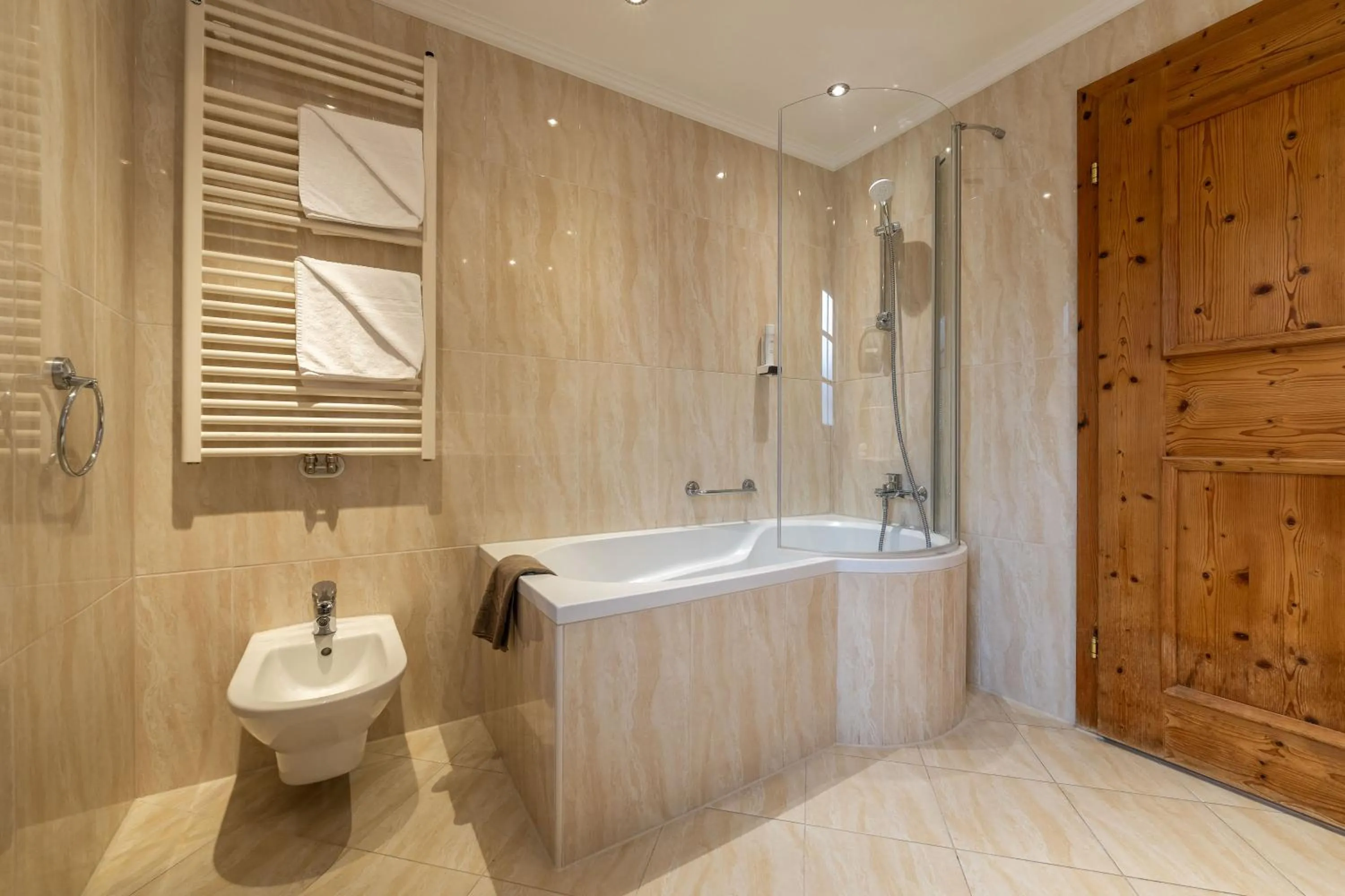 Bathroom in Hotel zum Hirschen Zell am See