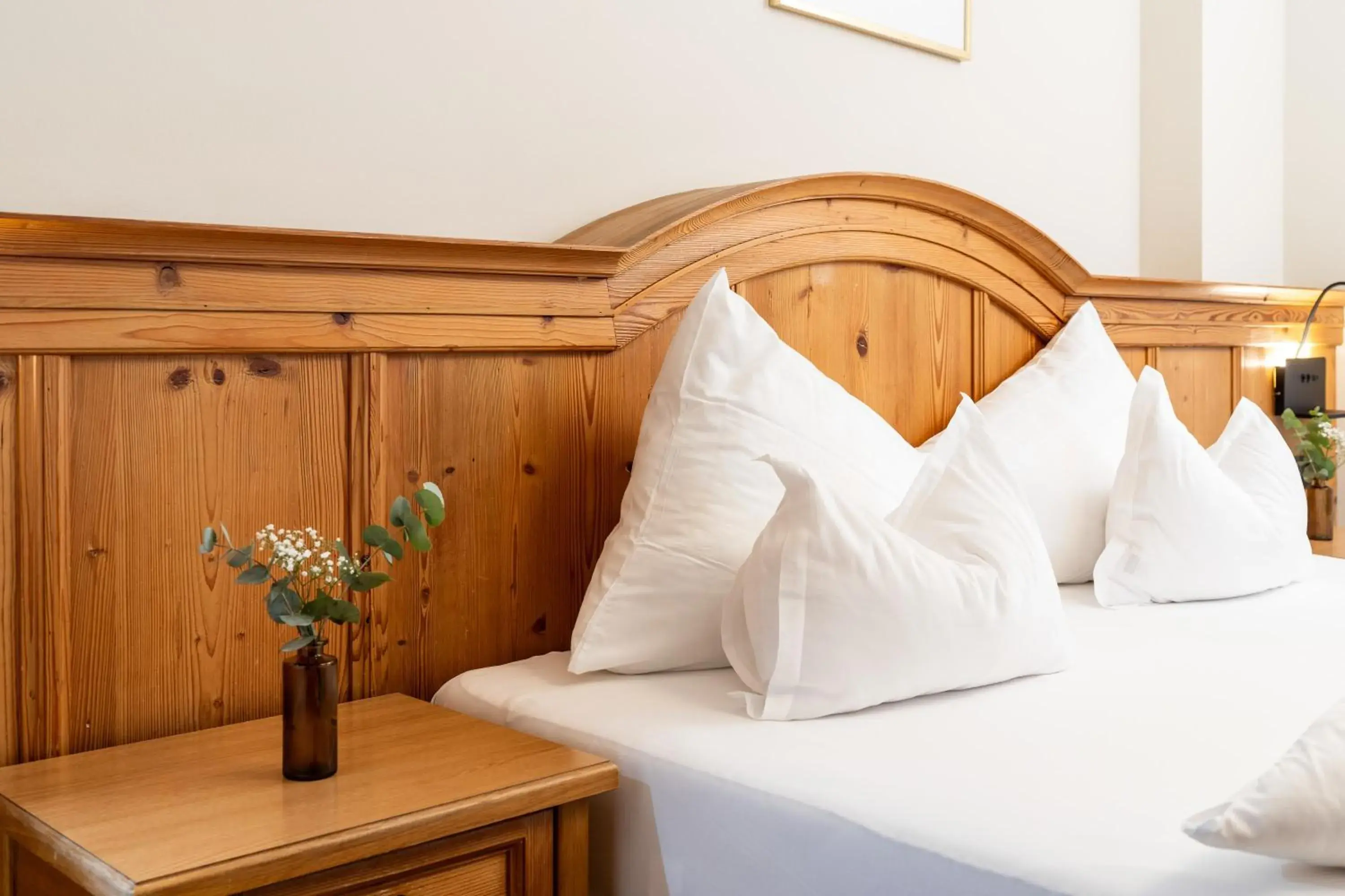 Bedroom, Bed in Hotel zum Hirschen Zell am See Bedroom, Bed in Hotel zum Hirschen Zell am See