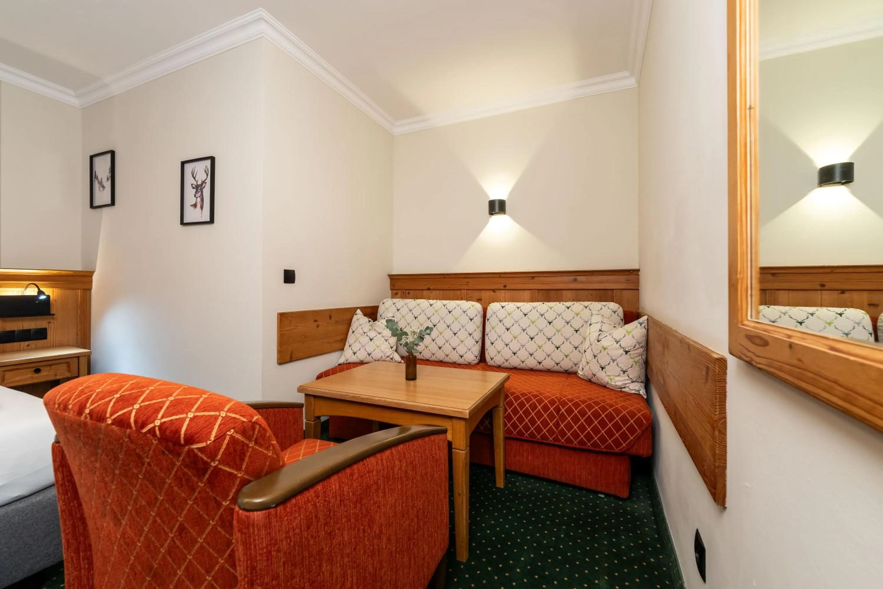 Photo of the whole room, Bed in Hotel zum Hirschen Zell am See