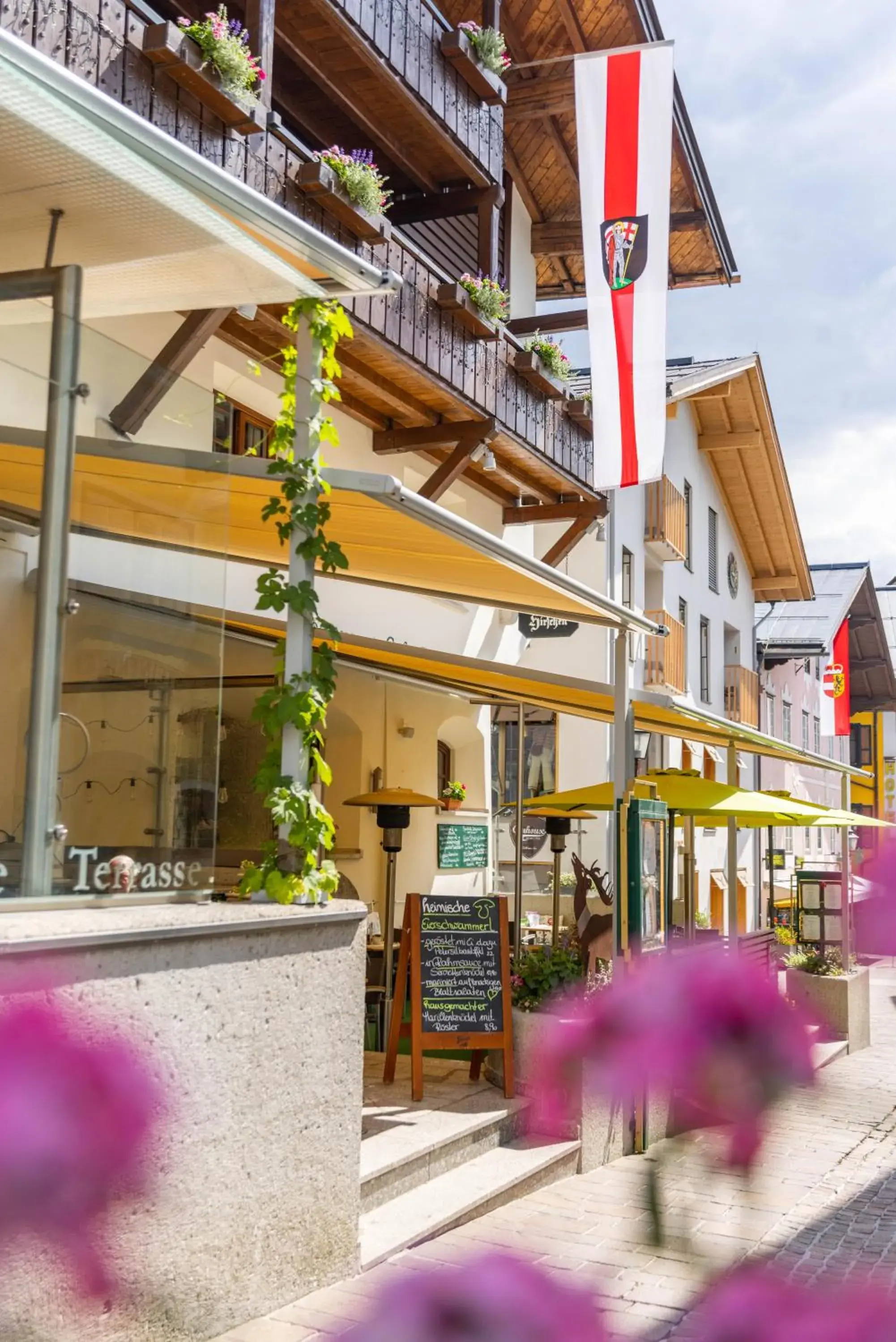 Property building in Hotel zum Hirschen Zell am See Property building in Hotel zum Hirschen Zell am See
