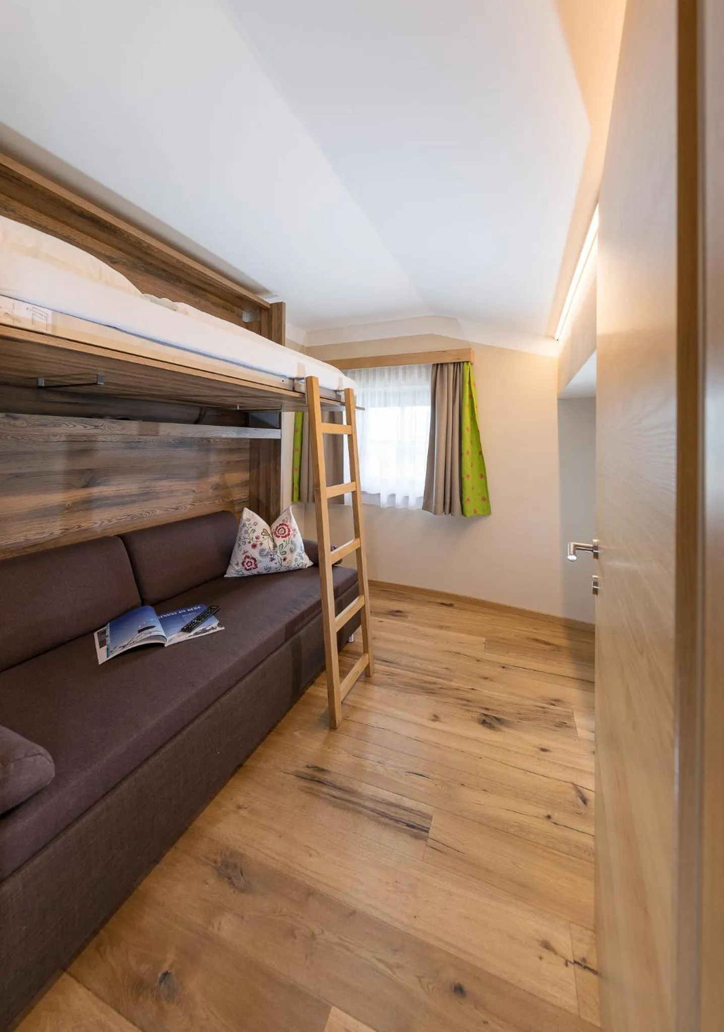 Bedroom, Bed in Hotel zum Hirschen Zell am See