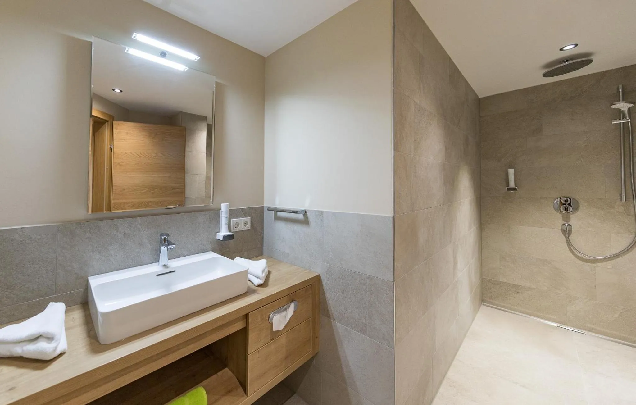 Bathroom in Hotel zum Hirschen Zell am See