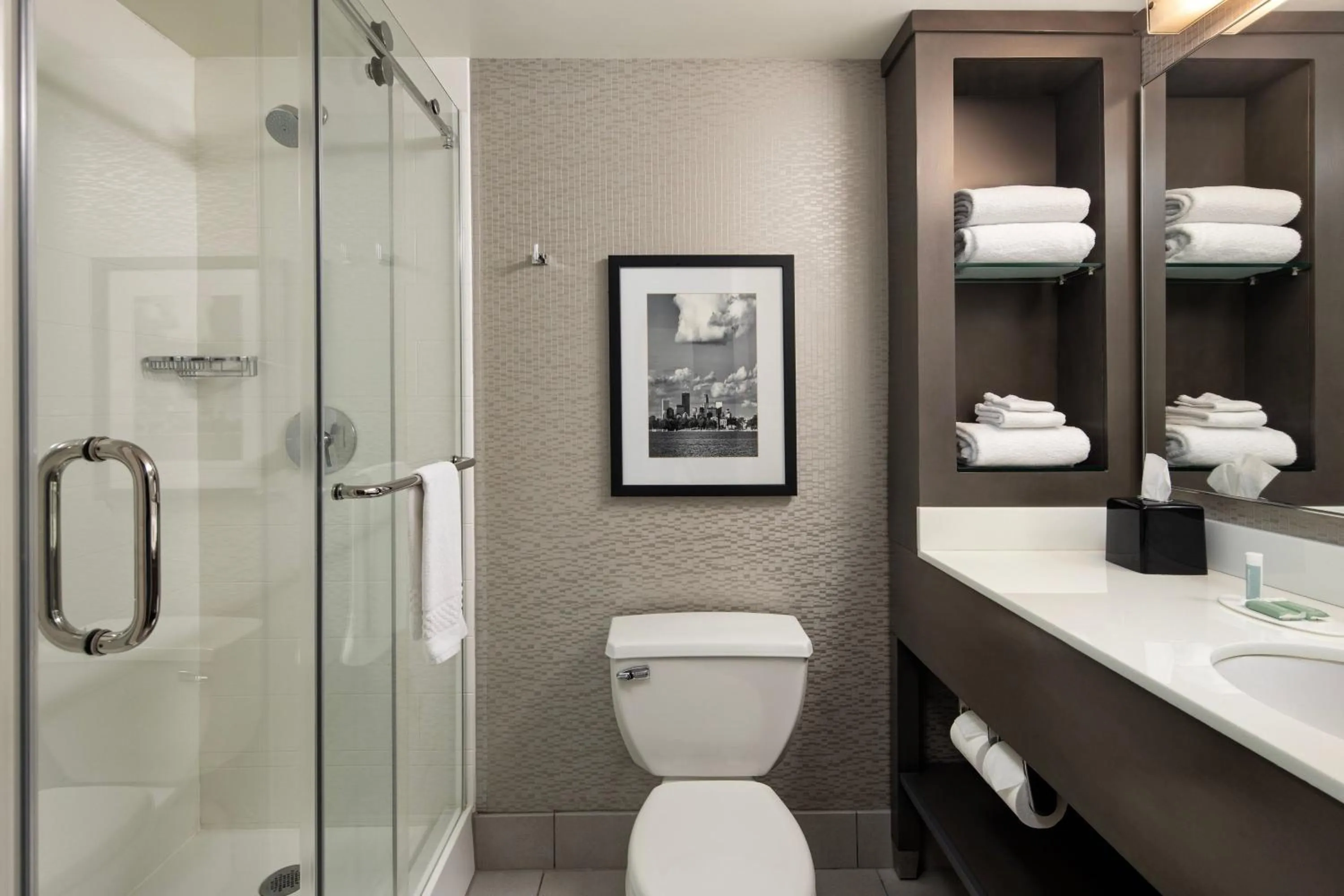 Photo of the whole room in Courtyard by Marriott Minneapolis Downtown