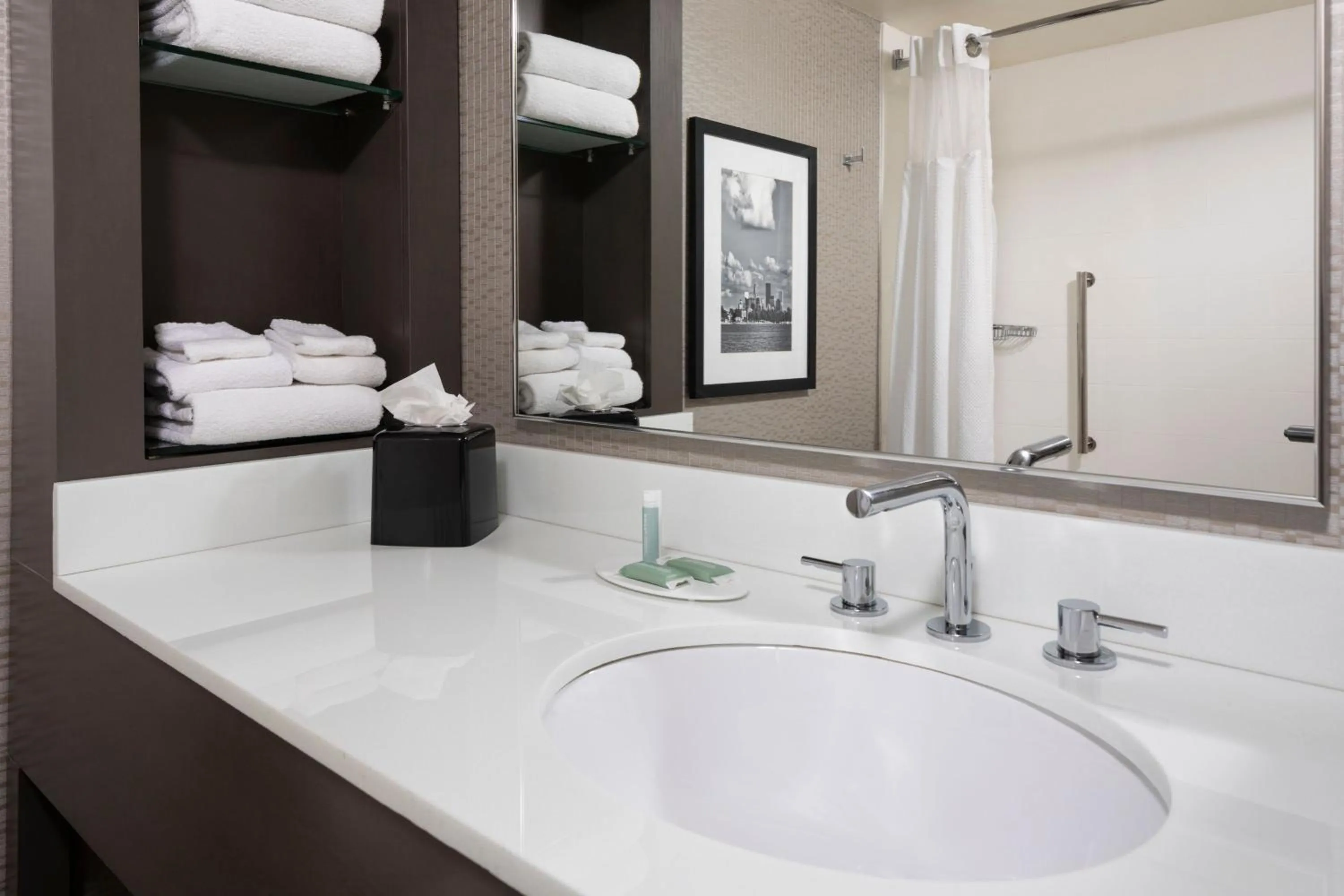 Photo of the whole room in Courtyard by Marriott Minneapolis Downtown