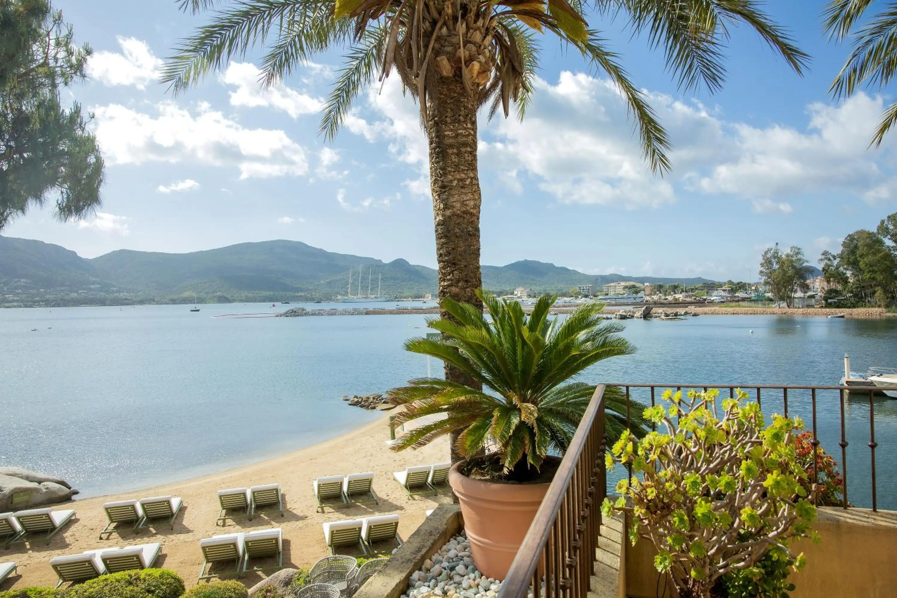 Patio in Casa Santini x Roc Seven