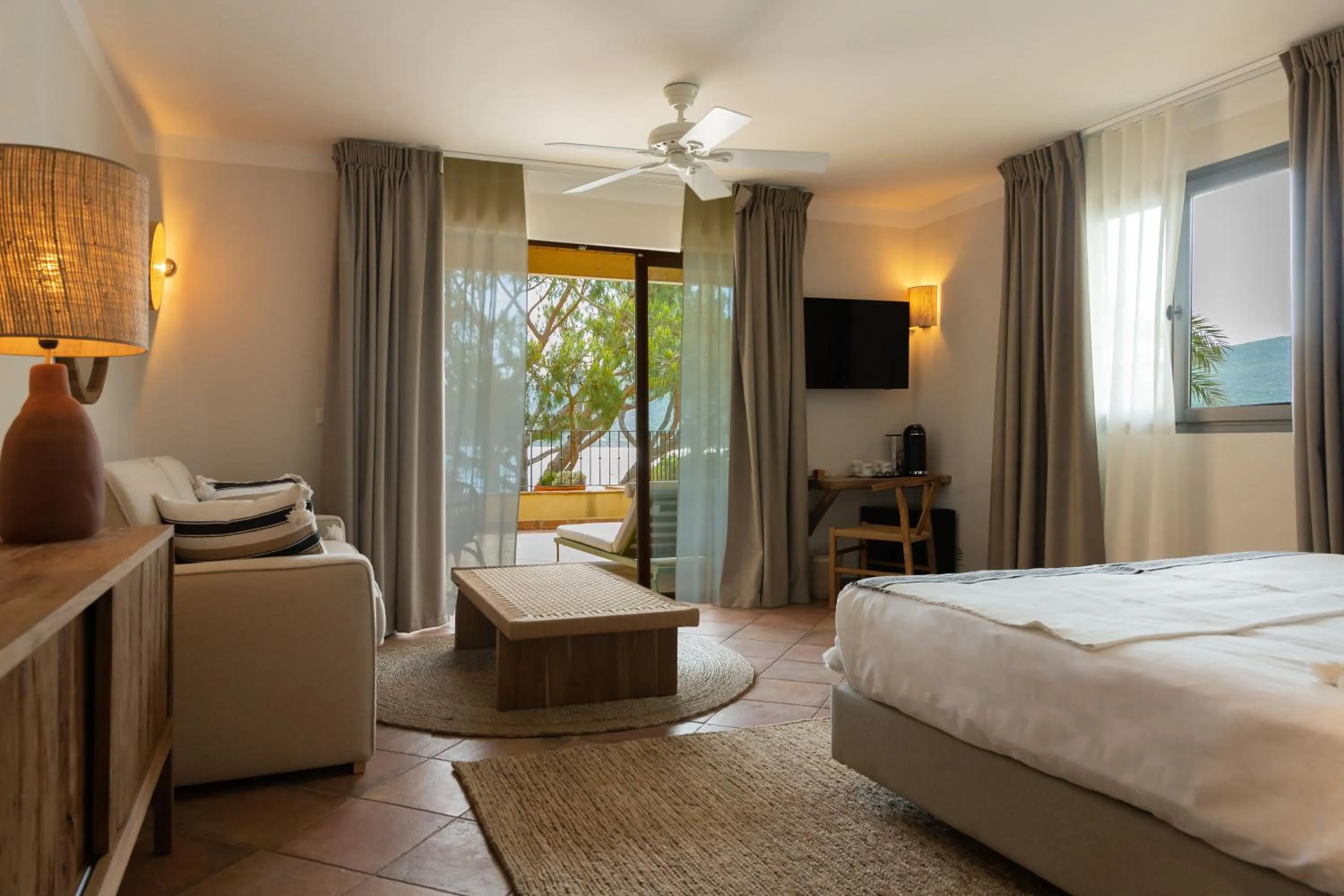 Bed in Casa Santini x Roc Seven