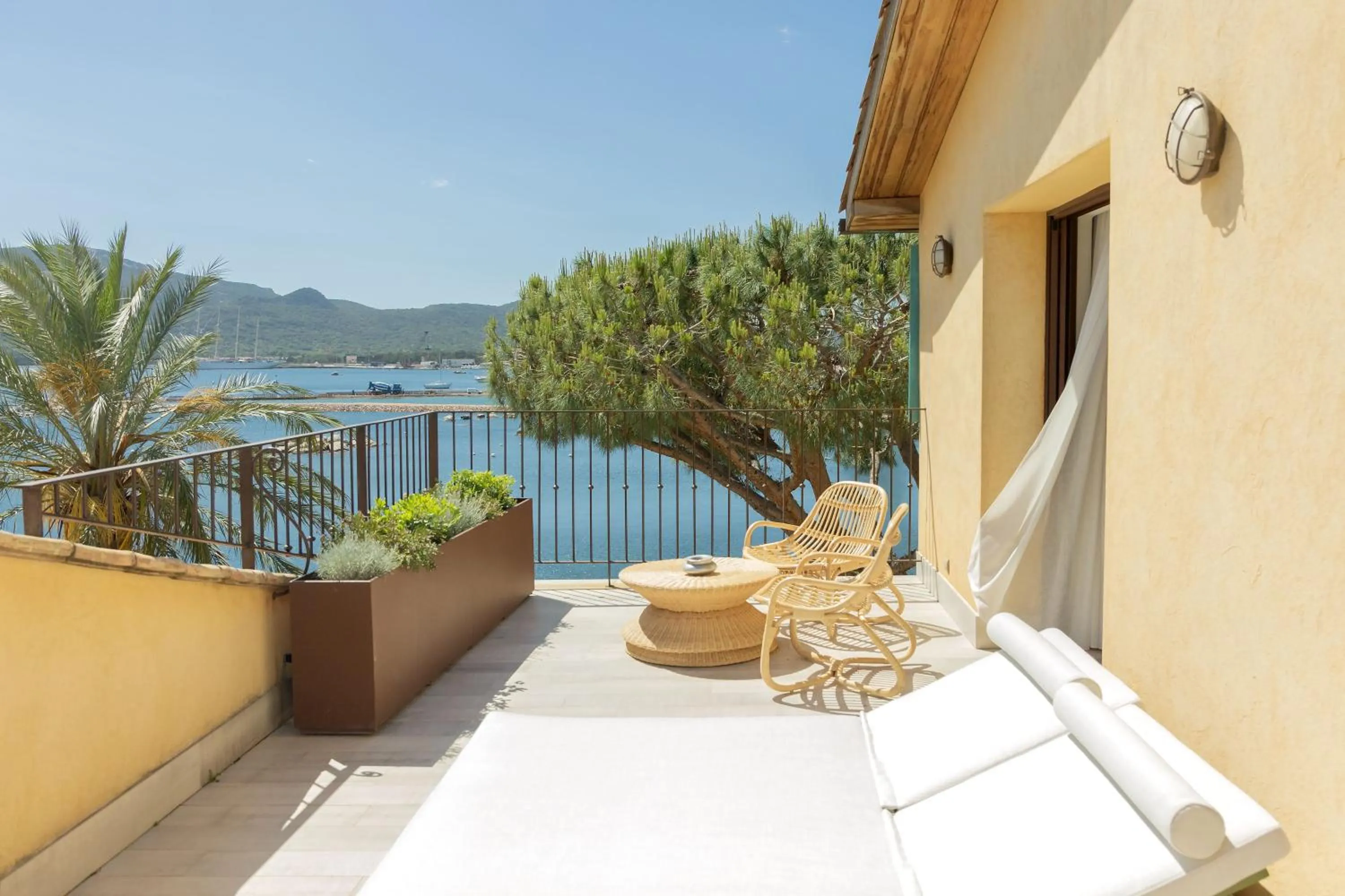 Patio in Casa Santini x Roc Seven