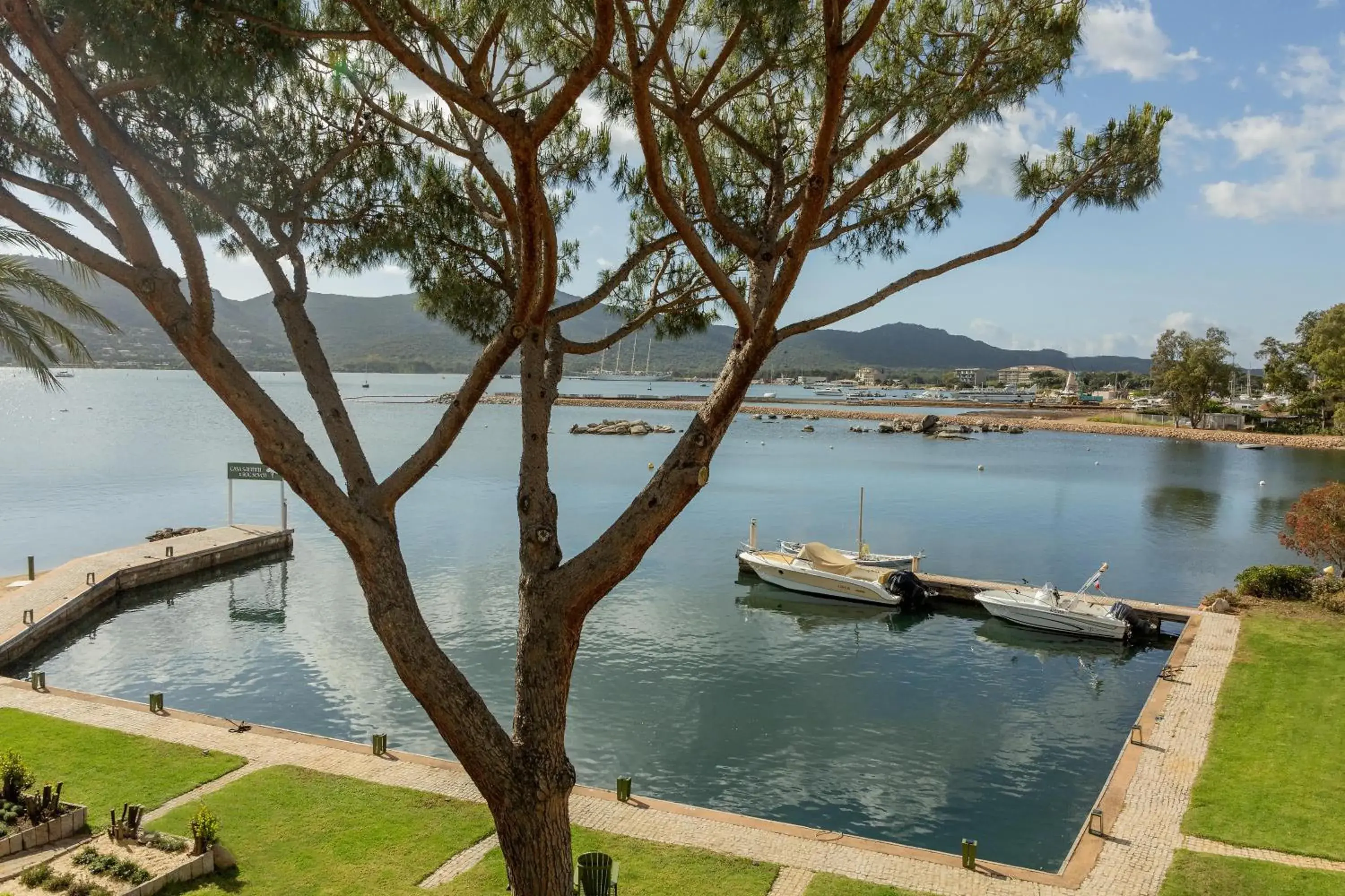 Superior Triple Room with Sea View in Casa Santini x Roc Seven Superior Triple Room with Sea View in Casa Santini x Roc Seven