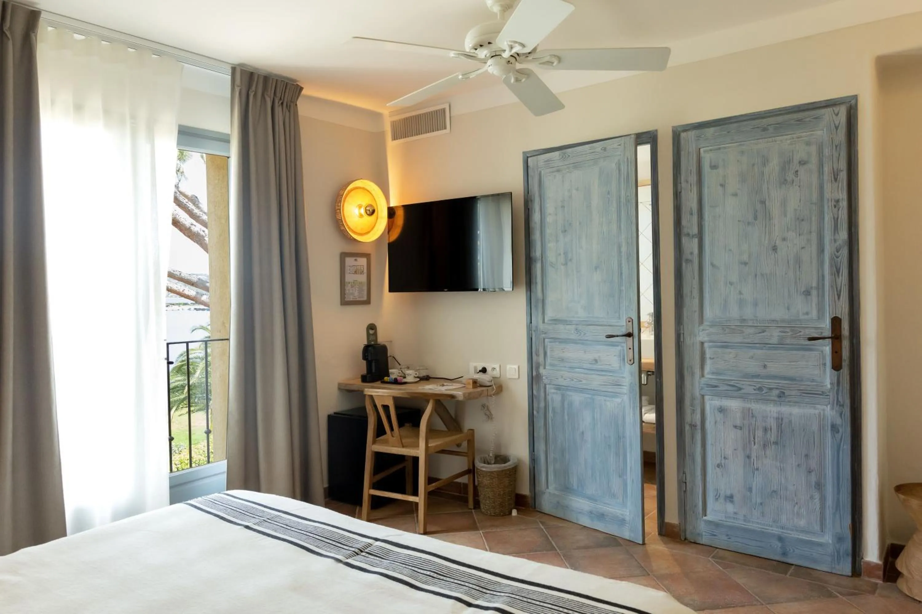 Photo of the whole room, Bed in Casa Santini x Roc Seven