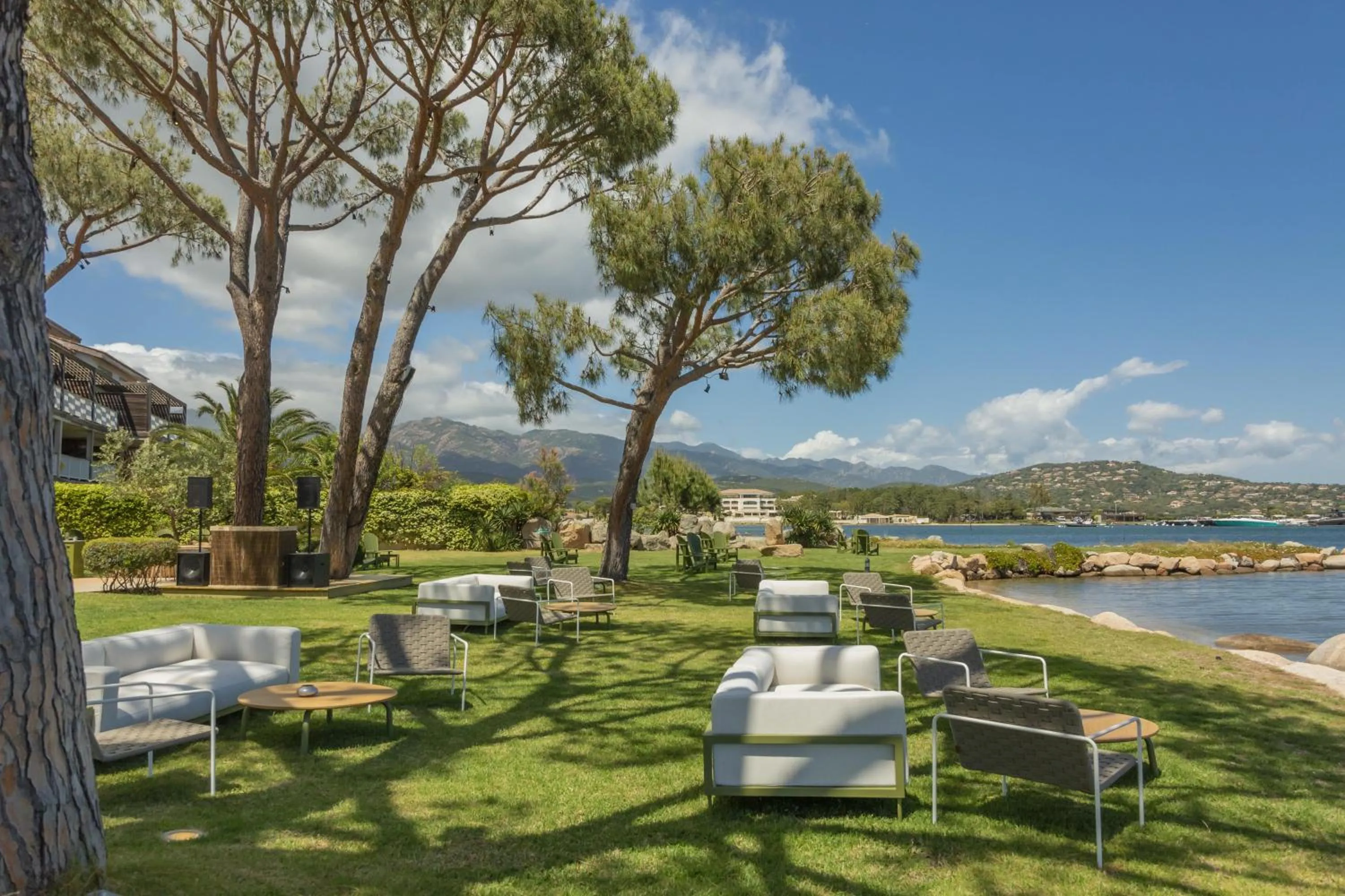 Garden in Casa Santini x Roc Seven