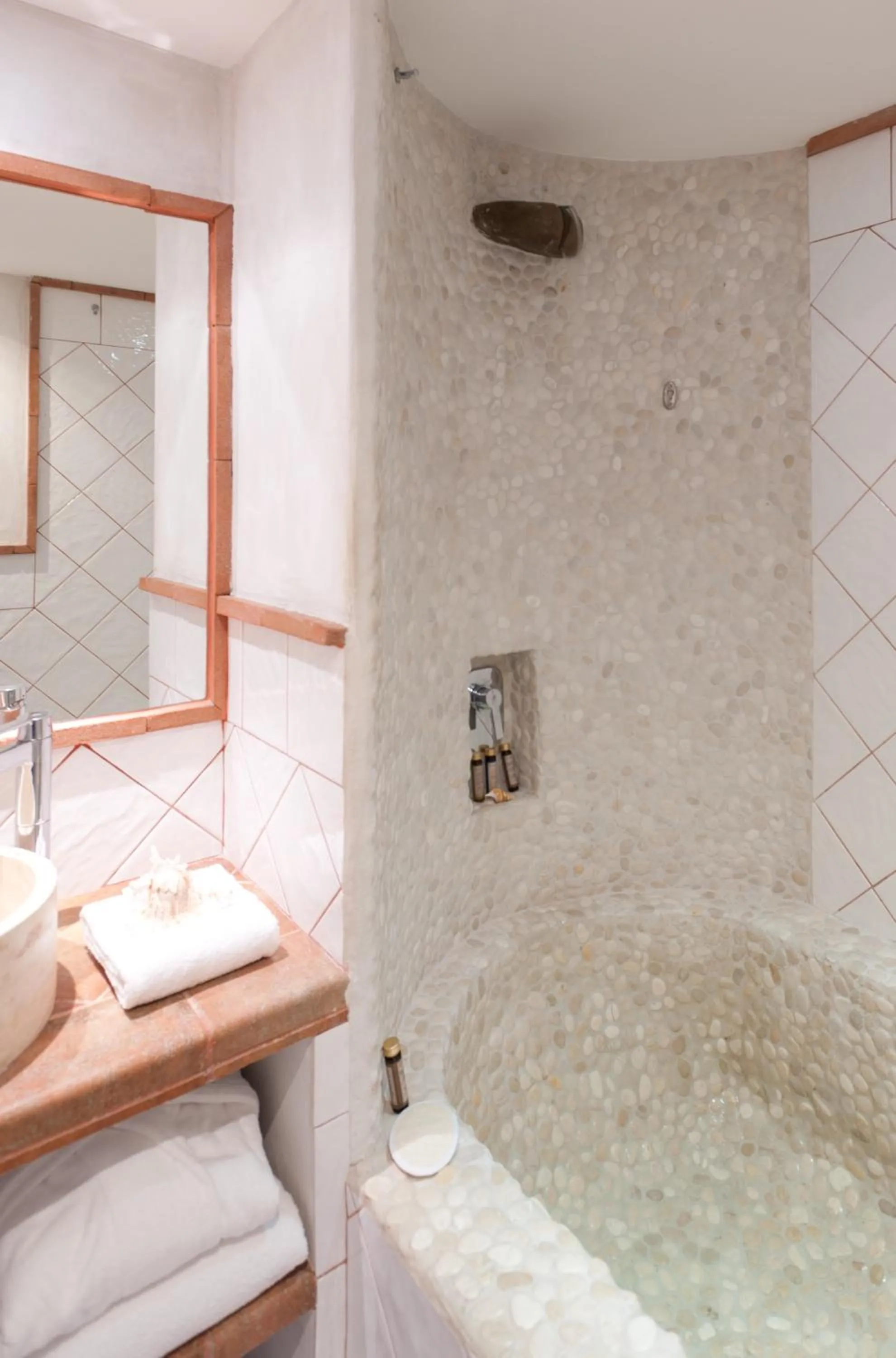 Bathroom in Casa Santini x Roc Seven