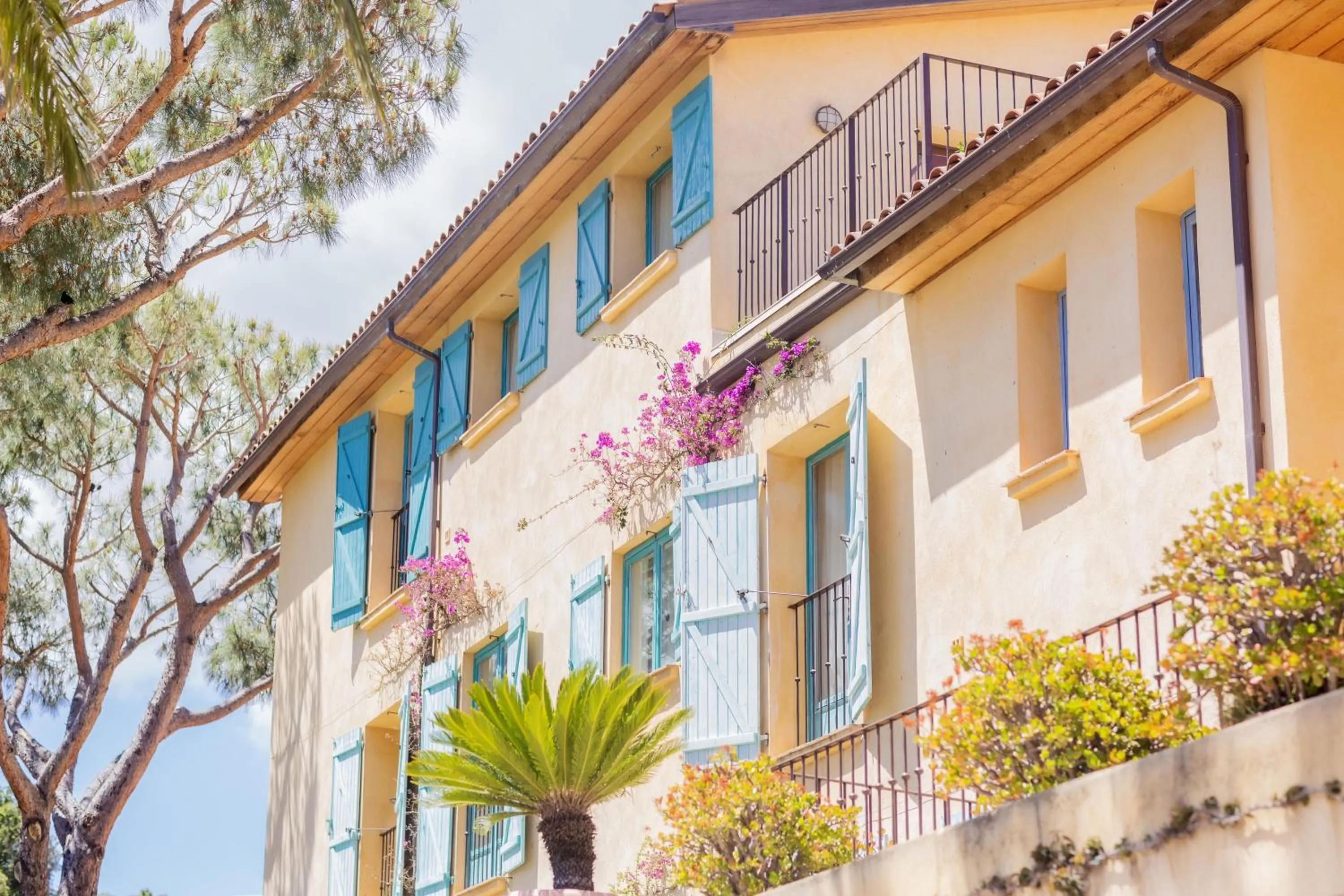 Property building in Casa Santini x Roc Seven