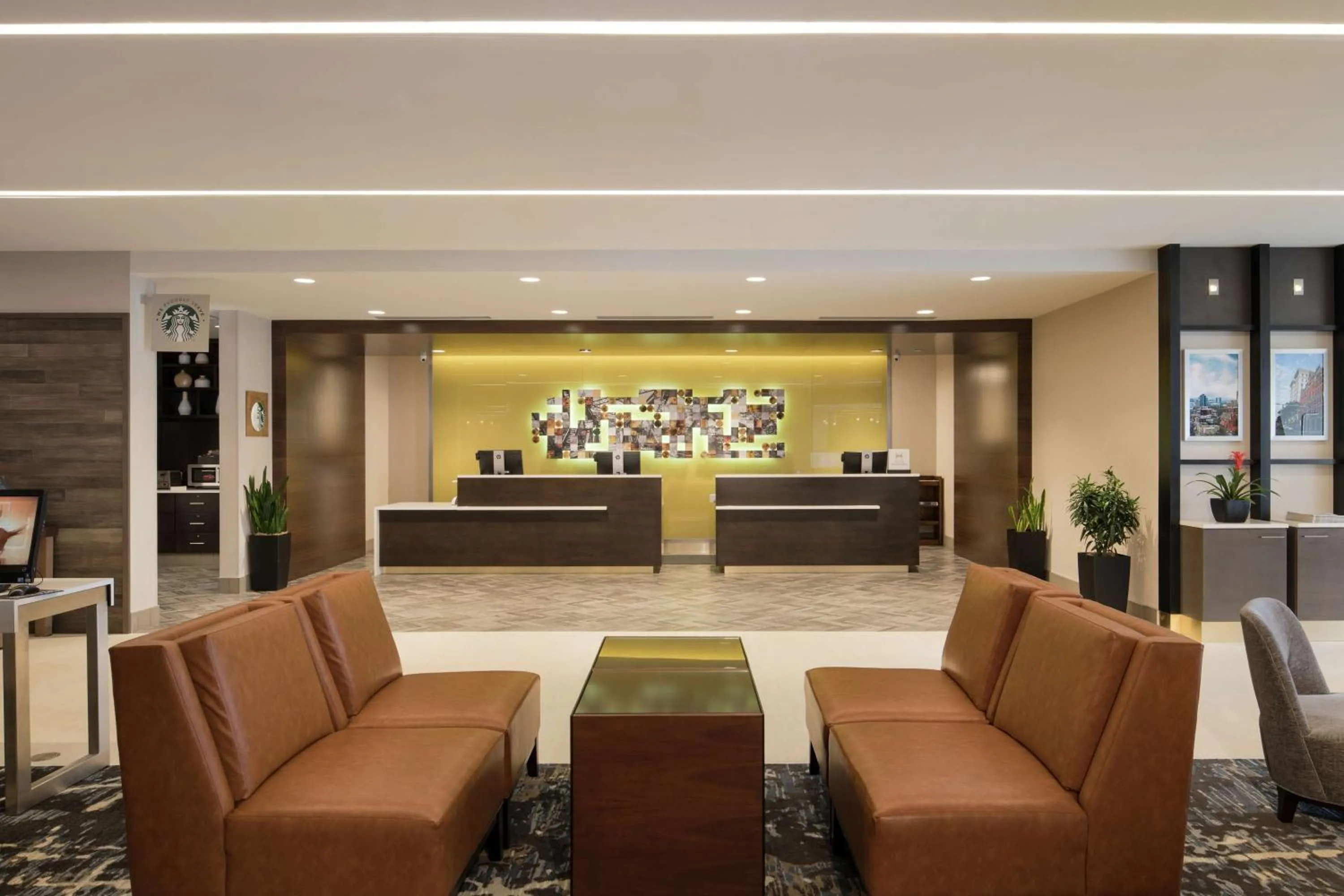 Lobby or reception in DoubleTree by Hilton Hotel Syracuse