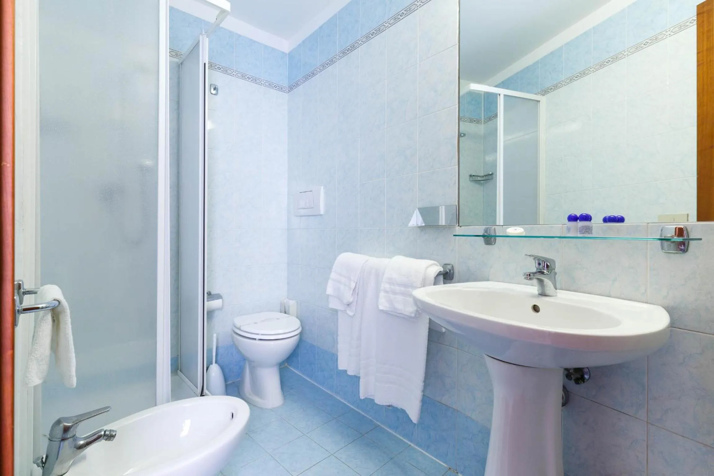 Bathroom in Hotel Paris