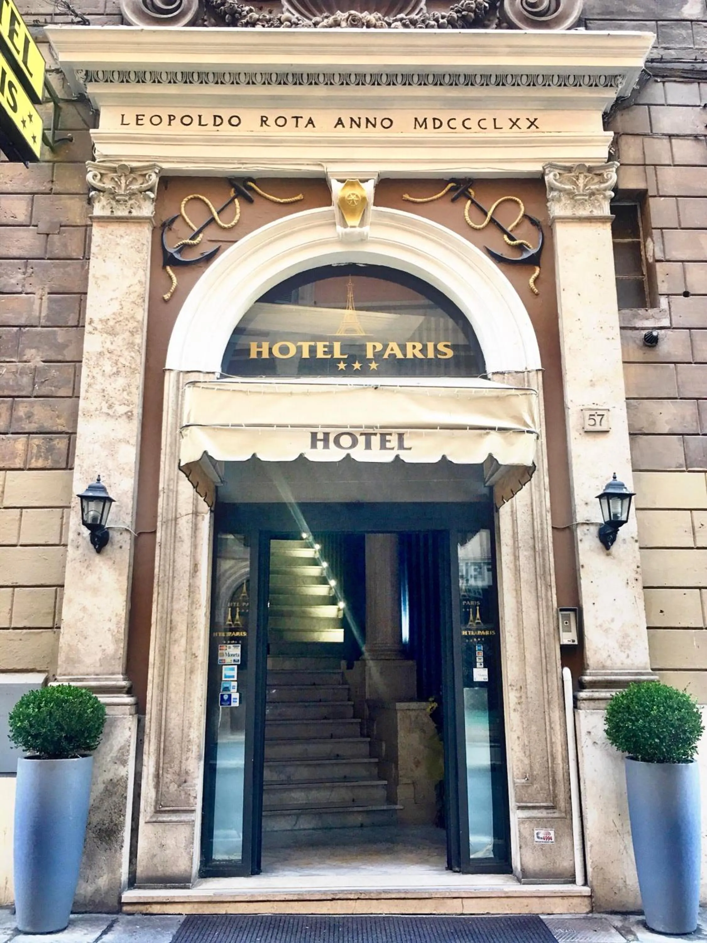 Facade/entrance in Hotel Paris