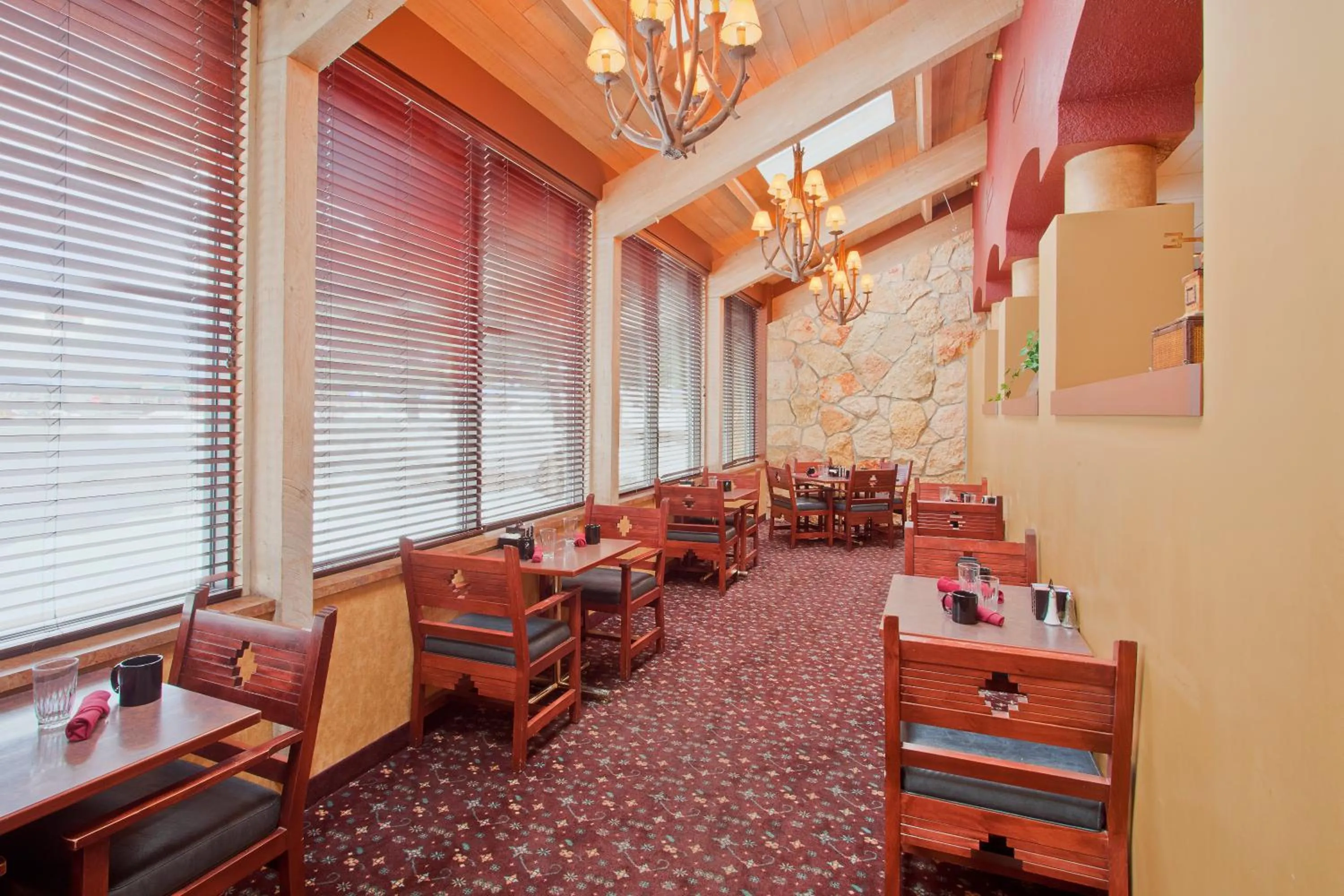 Restaurant/Places to Eat in 3 Rivers Hotel