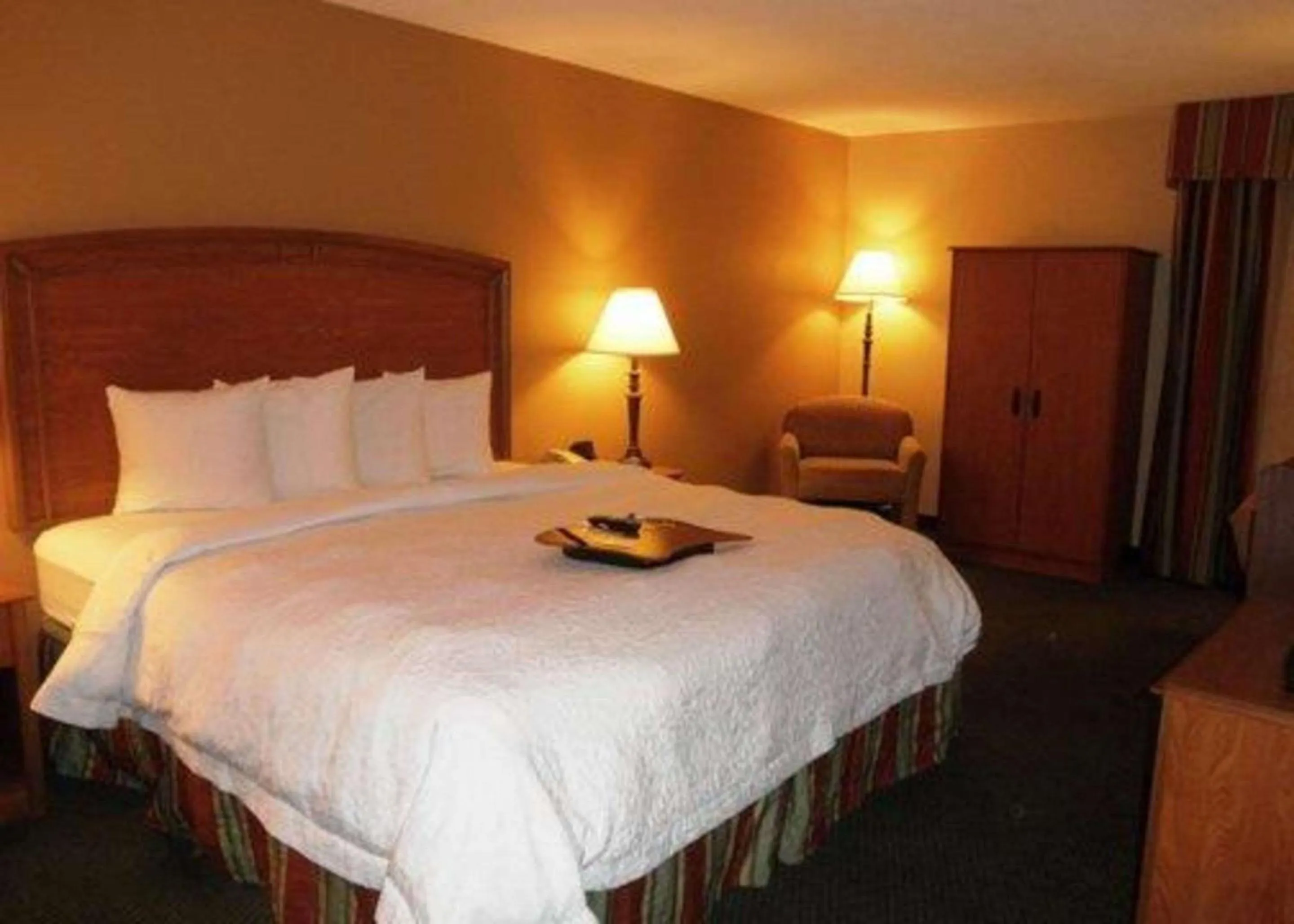 Photo of the whole room, Bed in Quality Inn Florissant-St Louis