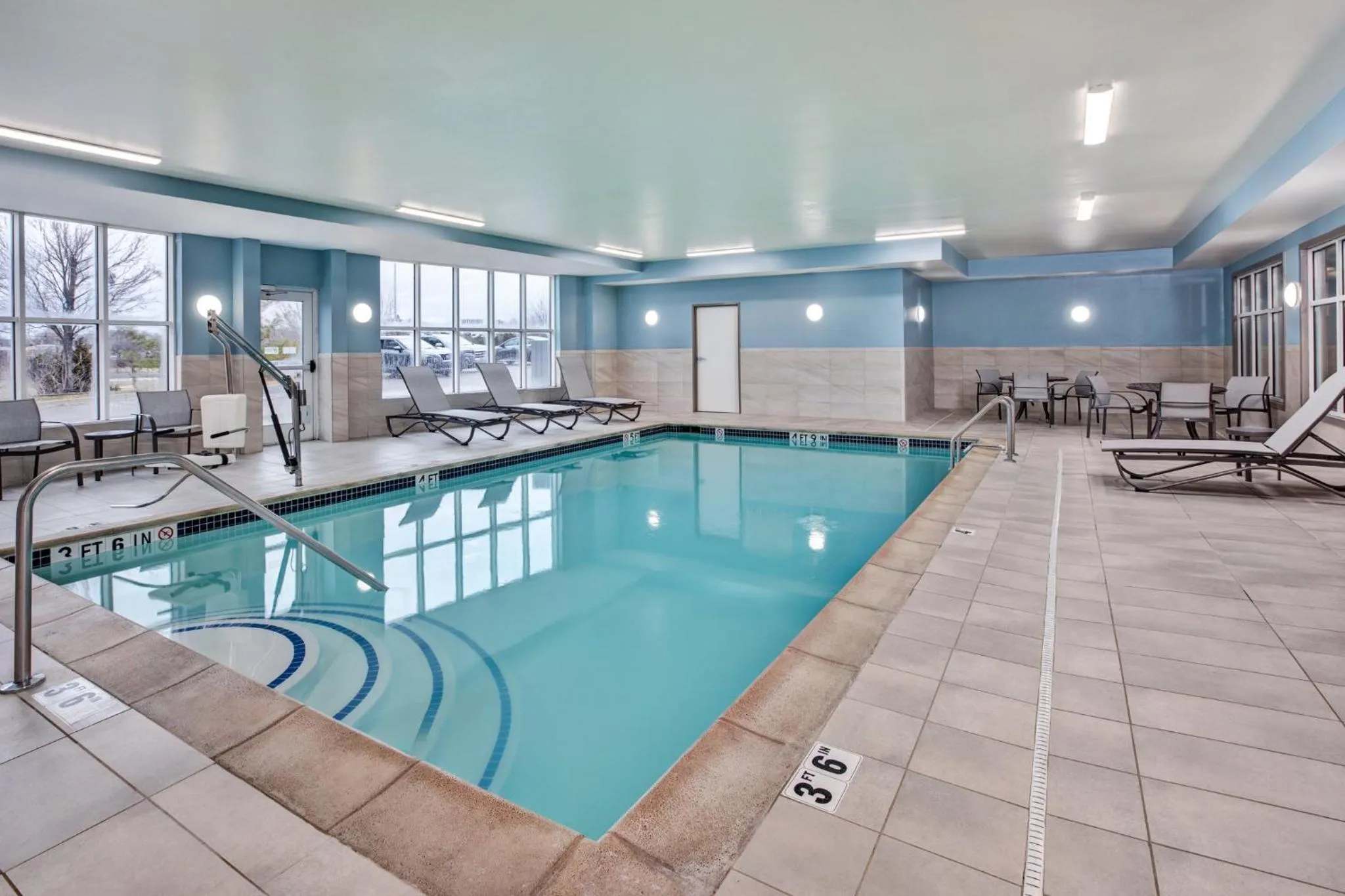 Swimming pool in Holiday Inn Express Hotel & Suites Auburn Hills by IHG