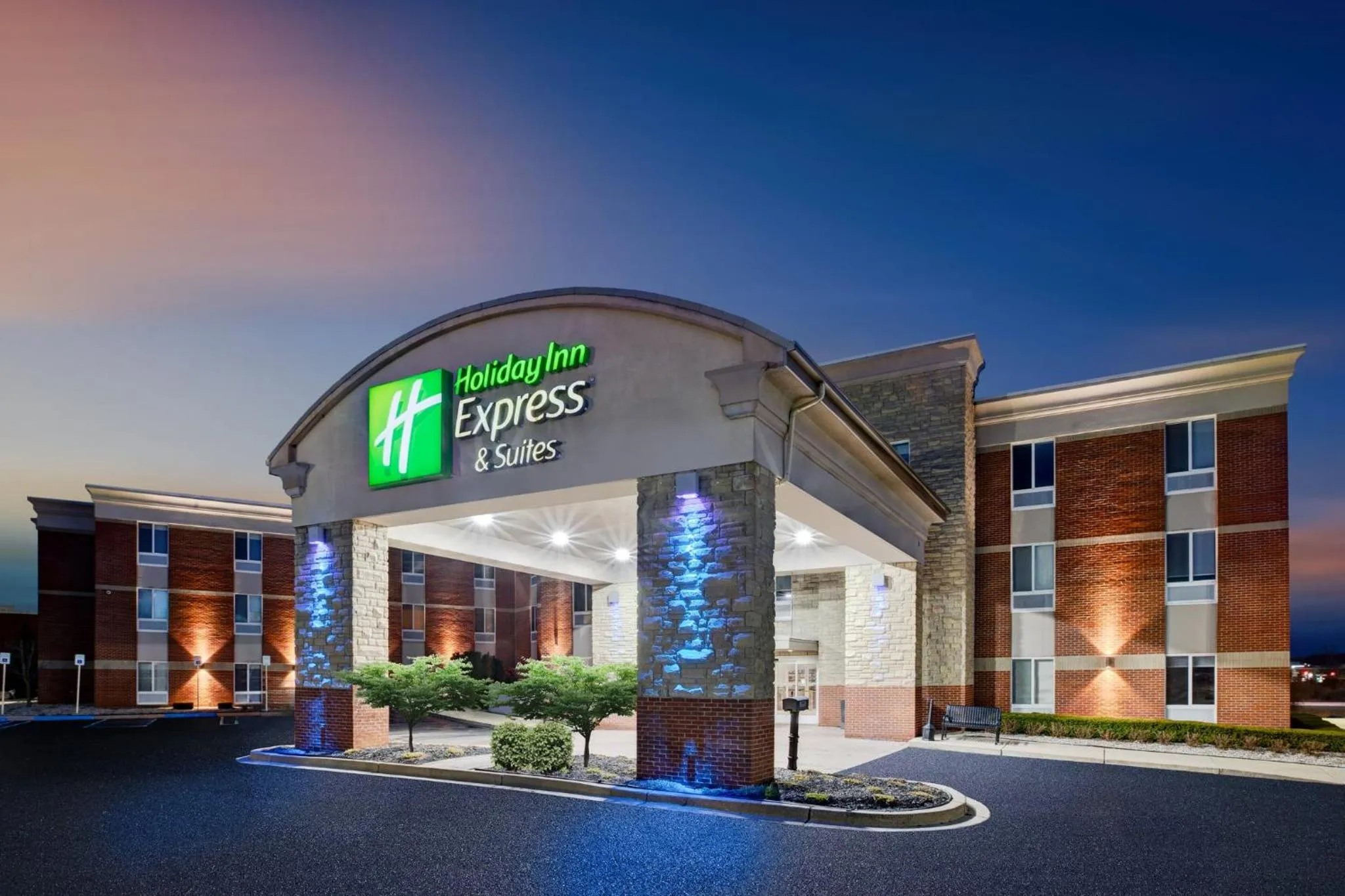 Property building in Holiday Inn Express Hotel & Suites Auburn Hills by IHG