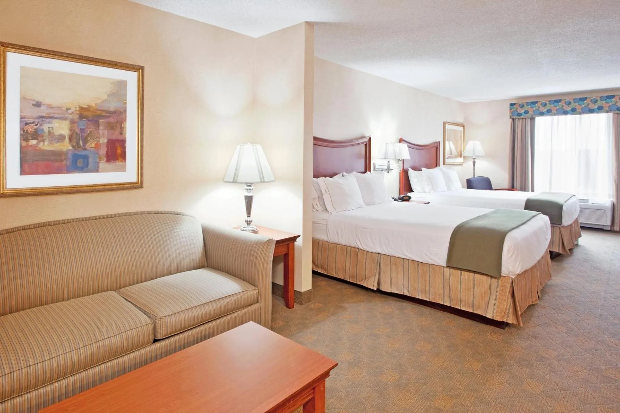 Photo of the whole room, Bed in Holiday Inn Express Hotel & Suites Auburn Hills by IHG