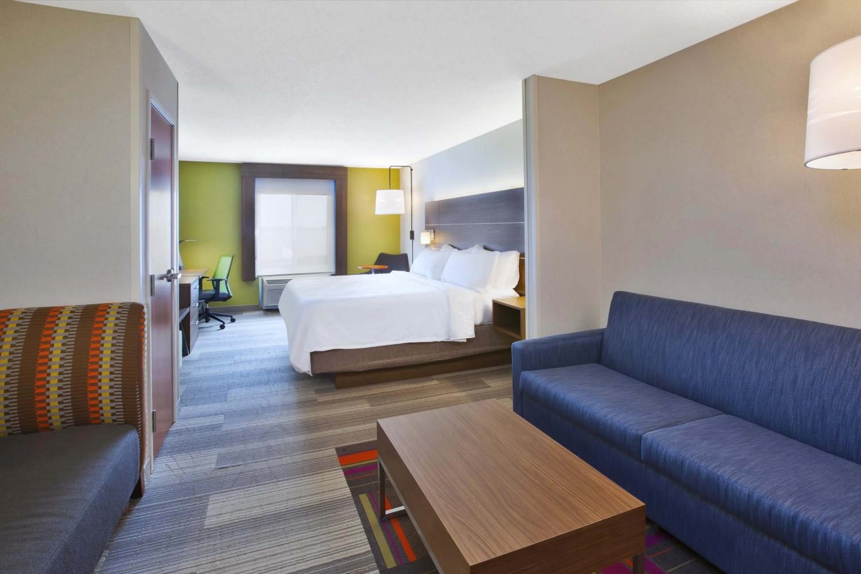 Photo of the whole room, Bed in Holiday Inn Express Hotel & Suites Auburn Hills by IHG