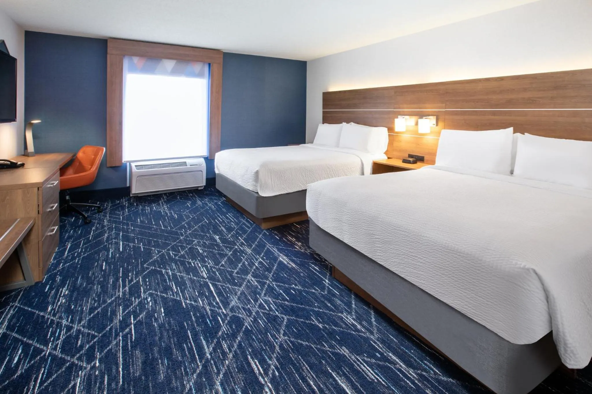 Photo of the whole room, Bed in Holiday Inn Express Hotel & Suites Auburn Hills by IHG