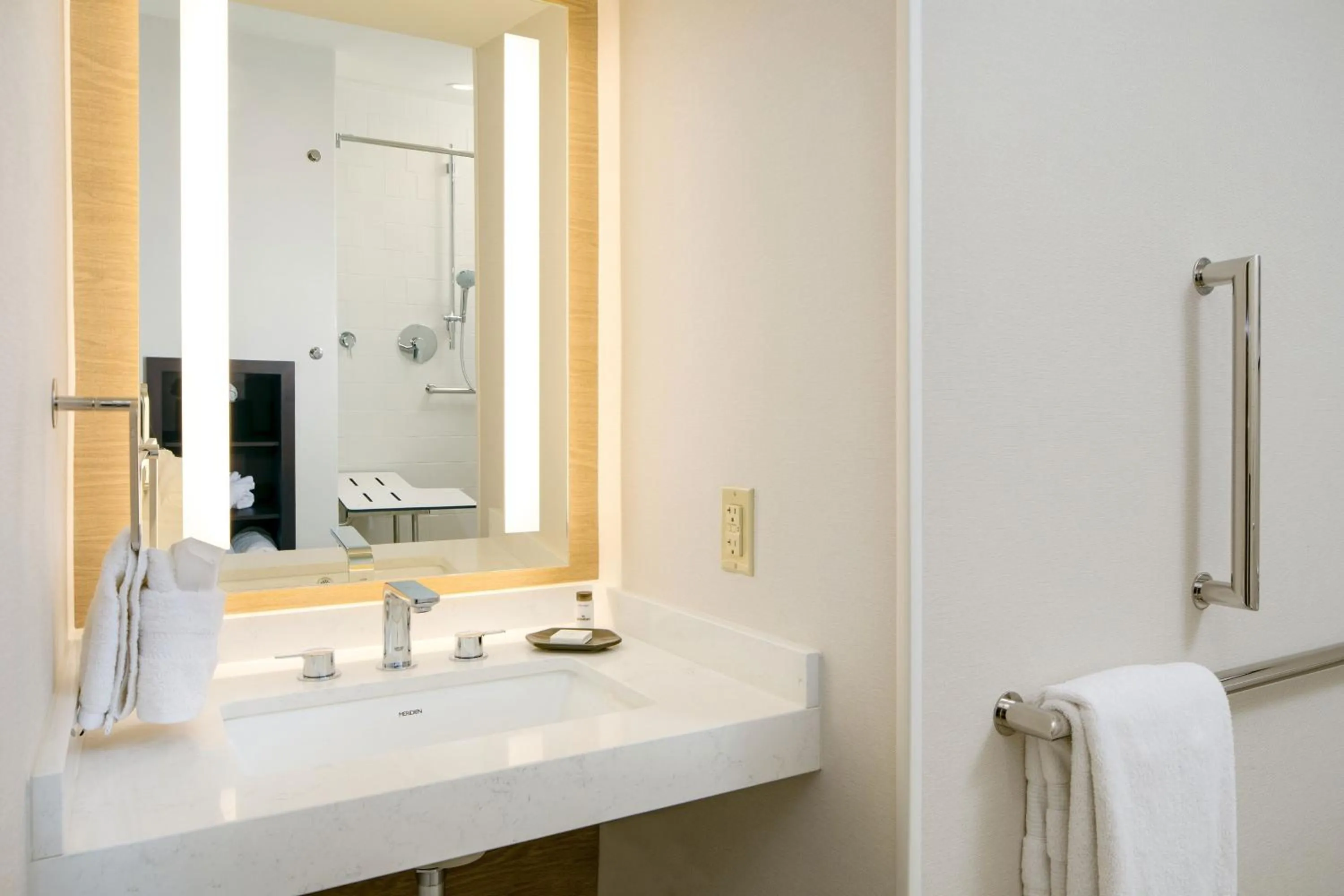 Bathroom in Sheraton Detroit Metro Airport