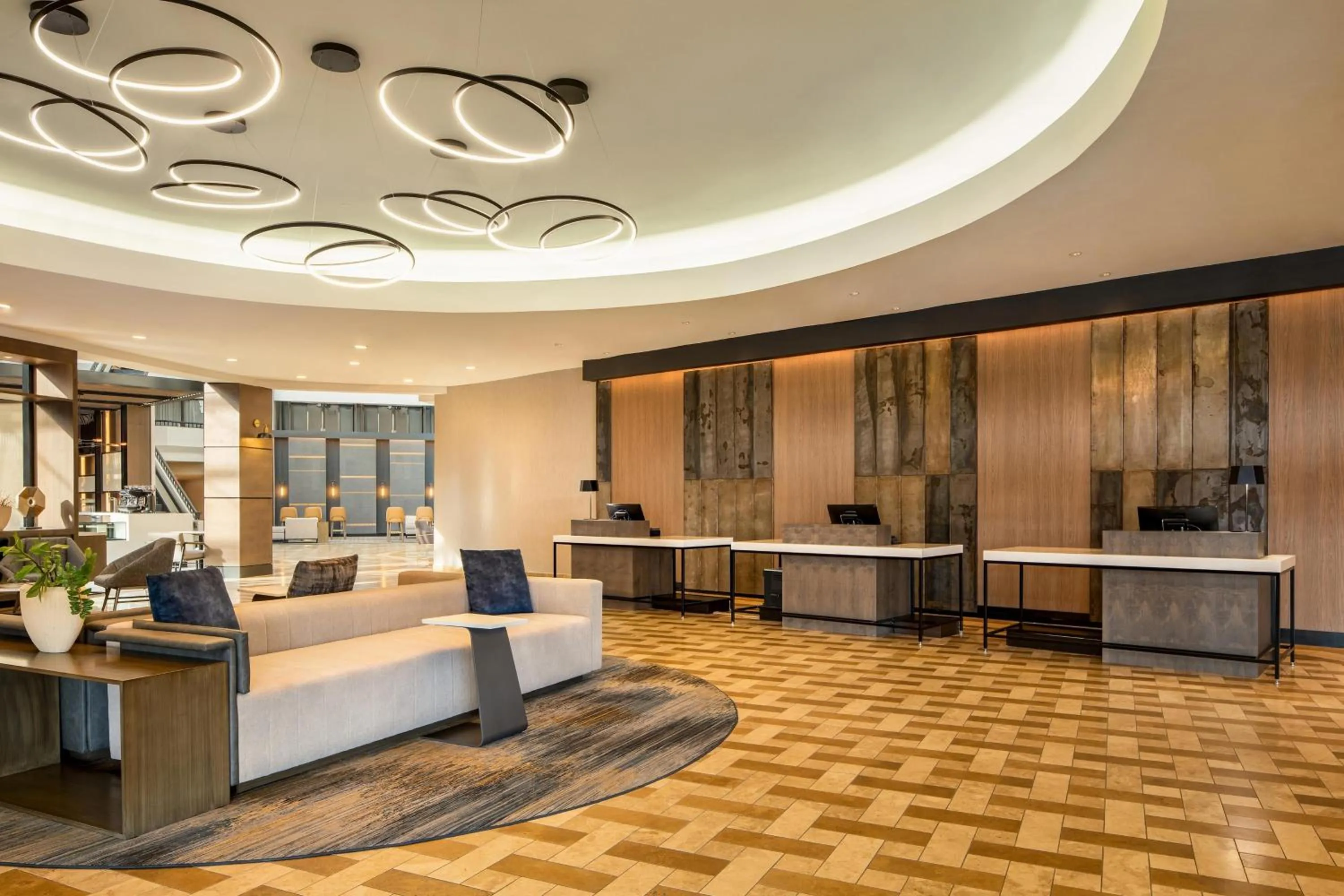 Lobby or reception in Sheraton Detroit Metro Airport