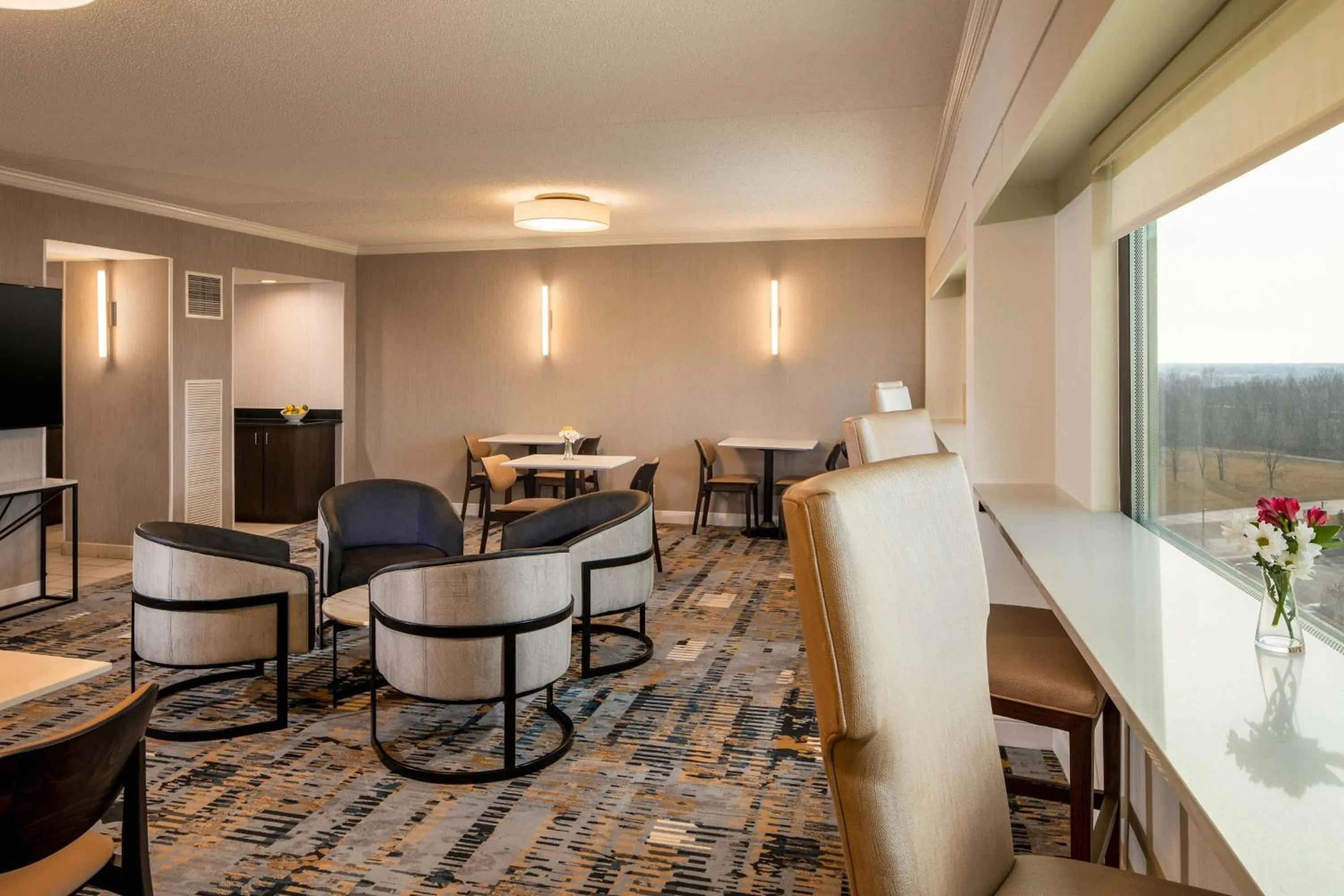 Lounge or bar in Sheraton Detroit Metro Airport