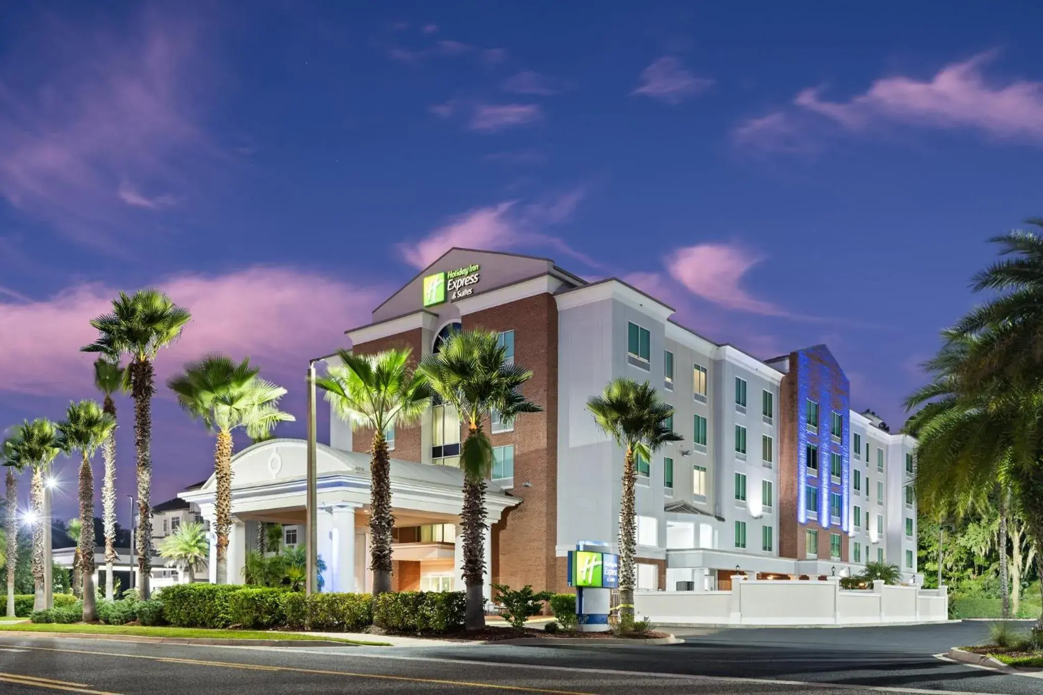 Property building in Holiday Inn Express Hotel & Suites Chaffee - Jacksonville West by IHG Property building in Holiday Inn Express Hotel & Suites Chaffee - Jacksonville West by IHG