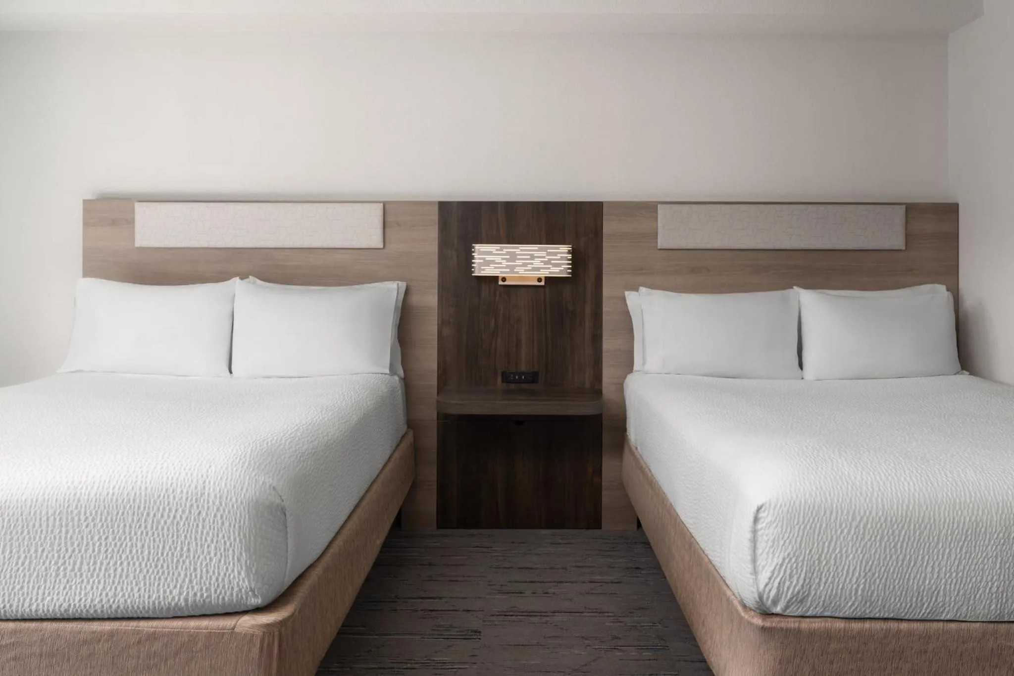 Photo of the whole room, Bed in Holiday Inn Express Hotel & Suites Chaffee - Jacksonville West by IHG