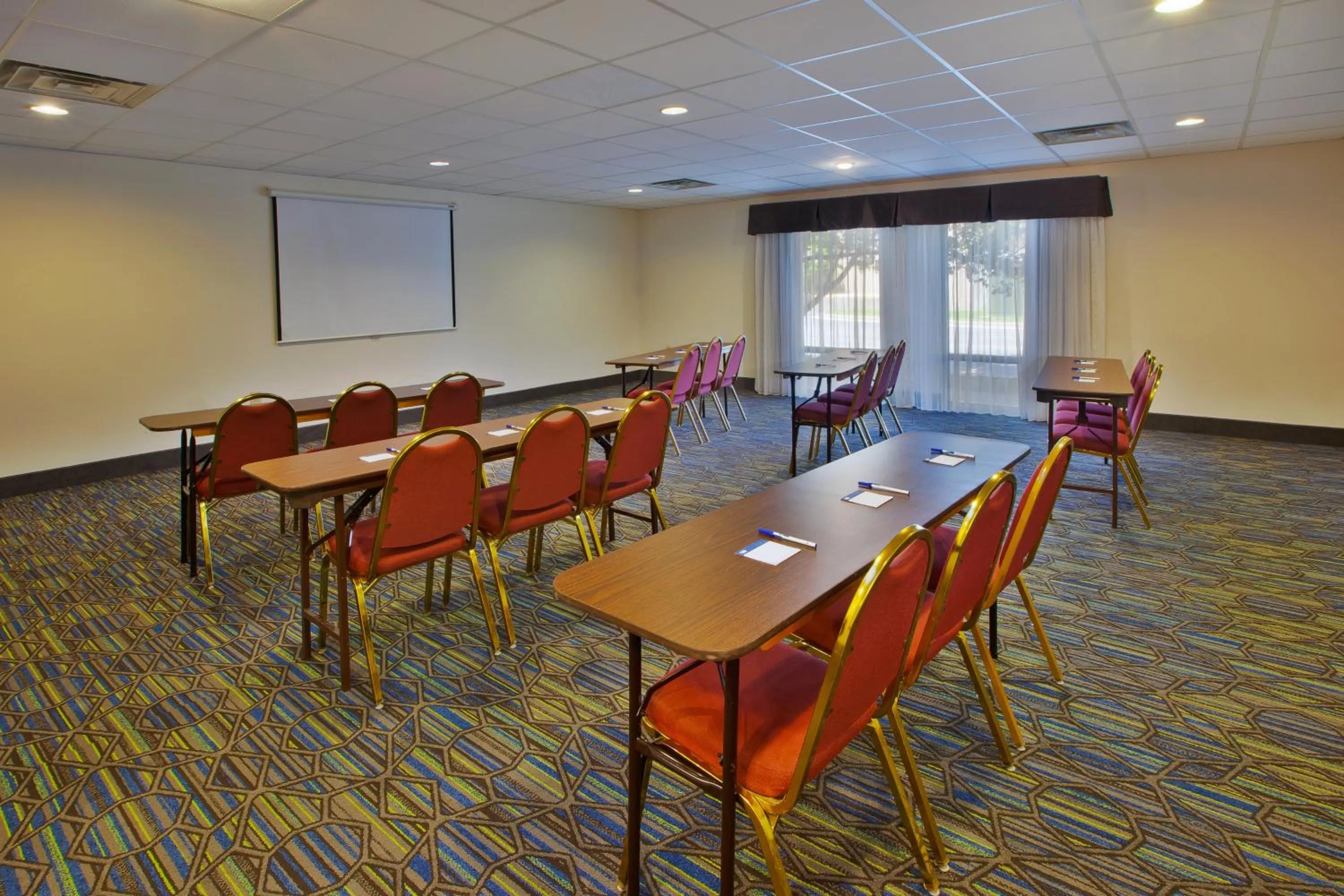 Meeting/conference room in Holiday Inn Express Hotel & Suites Cincinnati Northeast-Milford by IHG