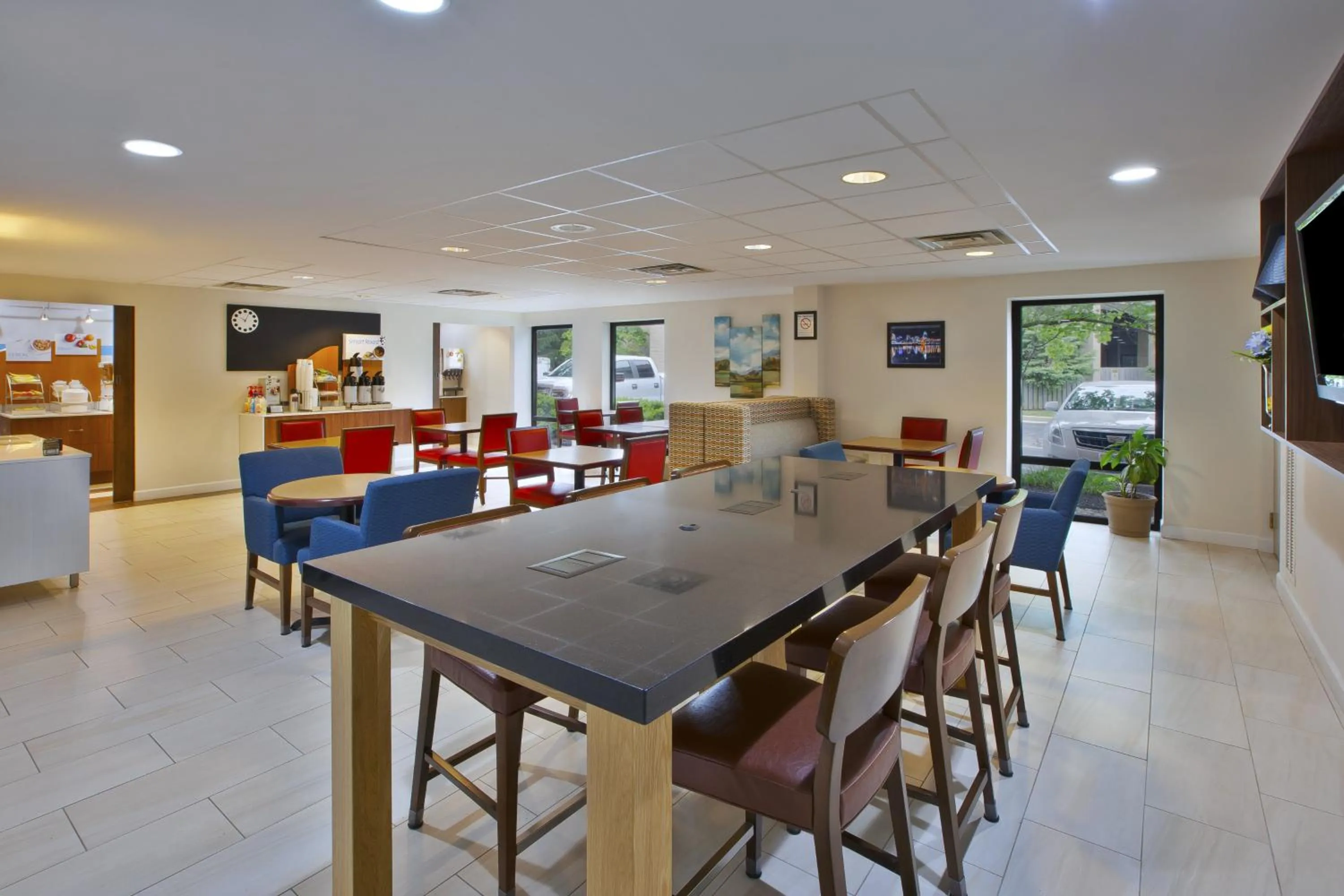 Breakfast in Holiday Inn Express Hotel & Suites Cincinnati Northeast-Milford by IHG