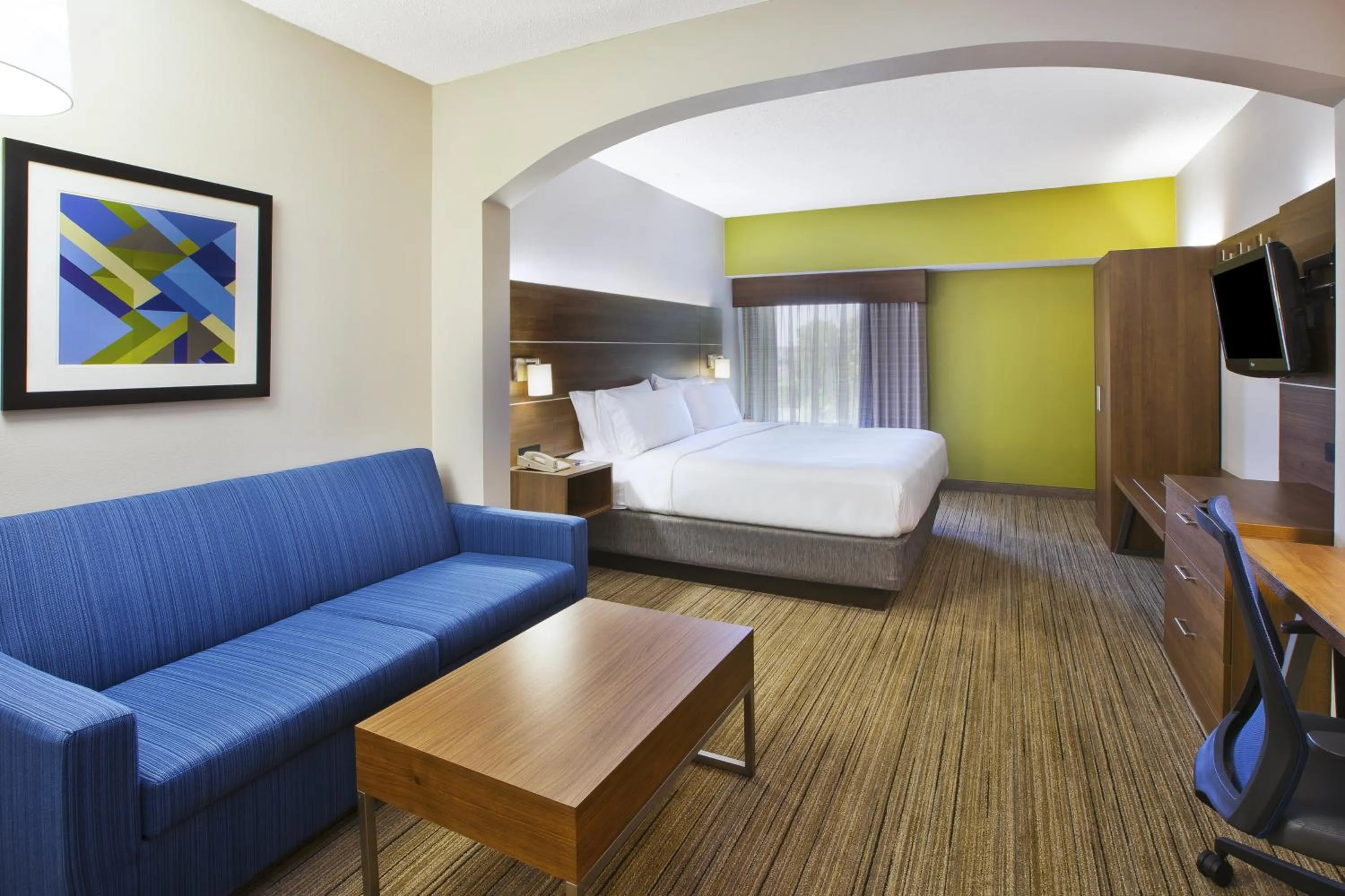 Photo of the whole room, Bed in Holiday Inn Express Hotel & Suites Cincinnati Northeast-Milford by IHG