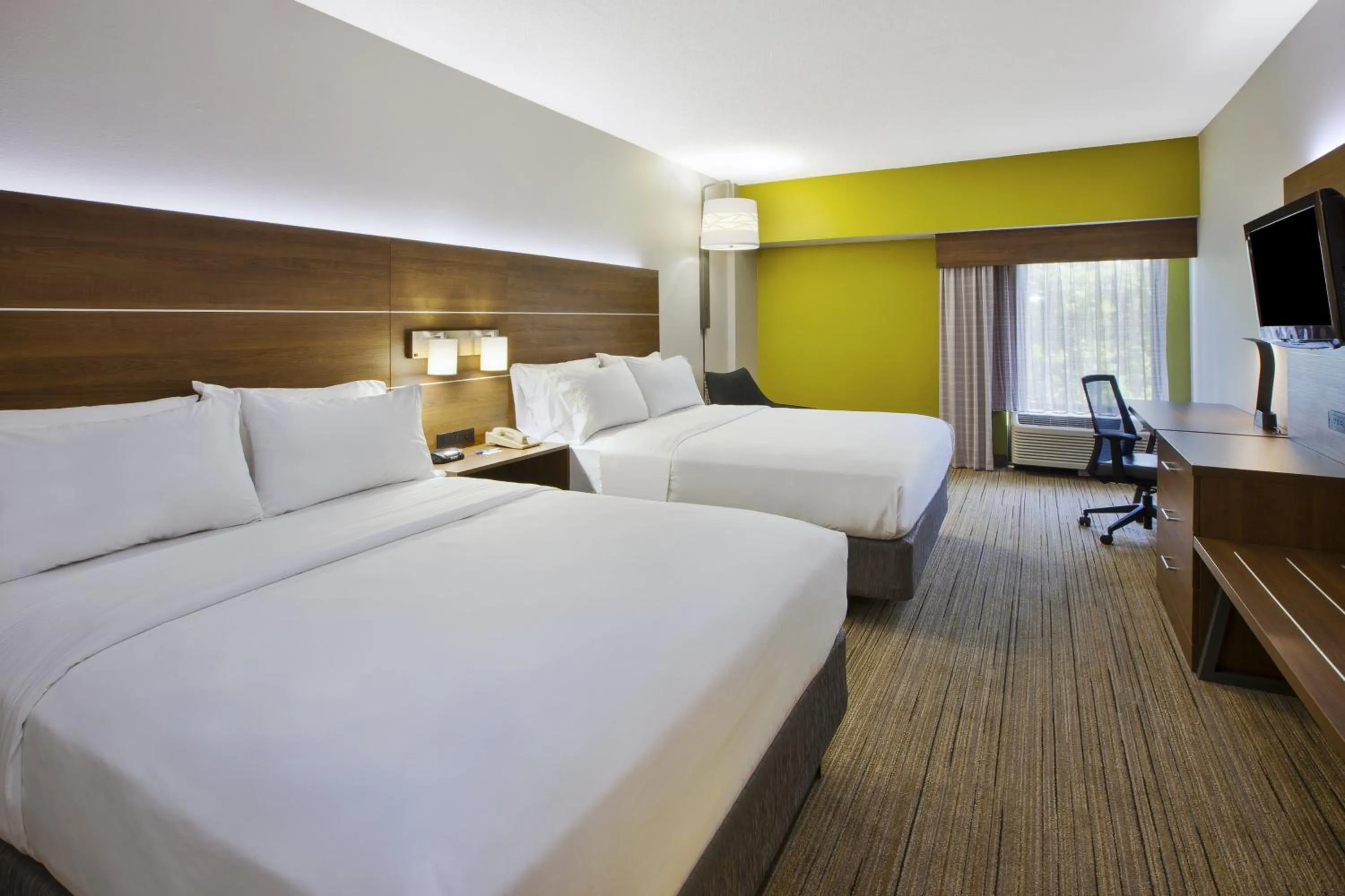 Photo of the whole room, Bed in Holiday Inn Express Hotel & Suites Cincinnati Northeast-Milford by IHG
