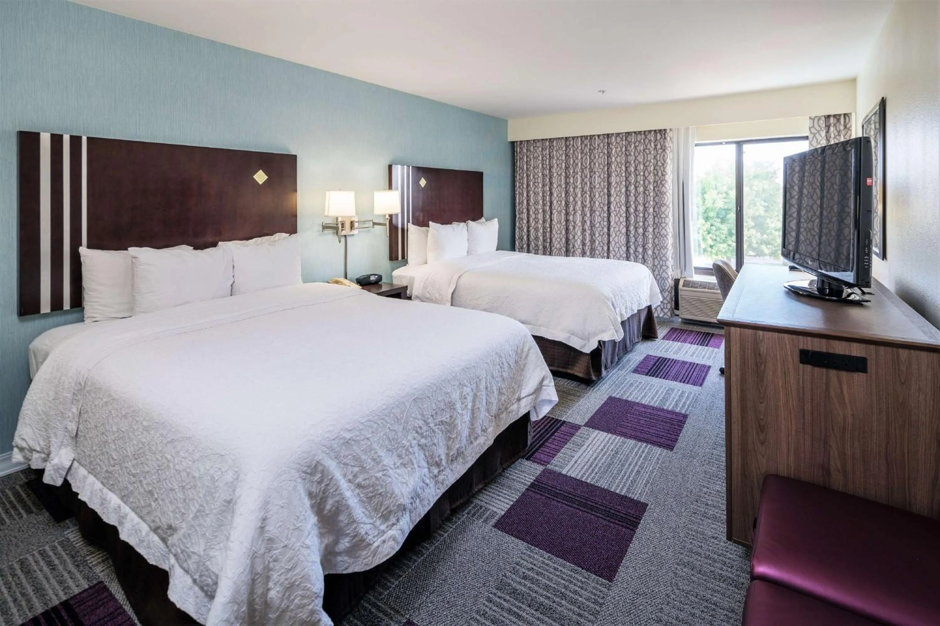 Bedroom, Bed in Hampton Inn Livermore