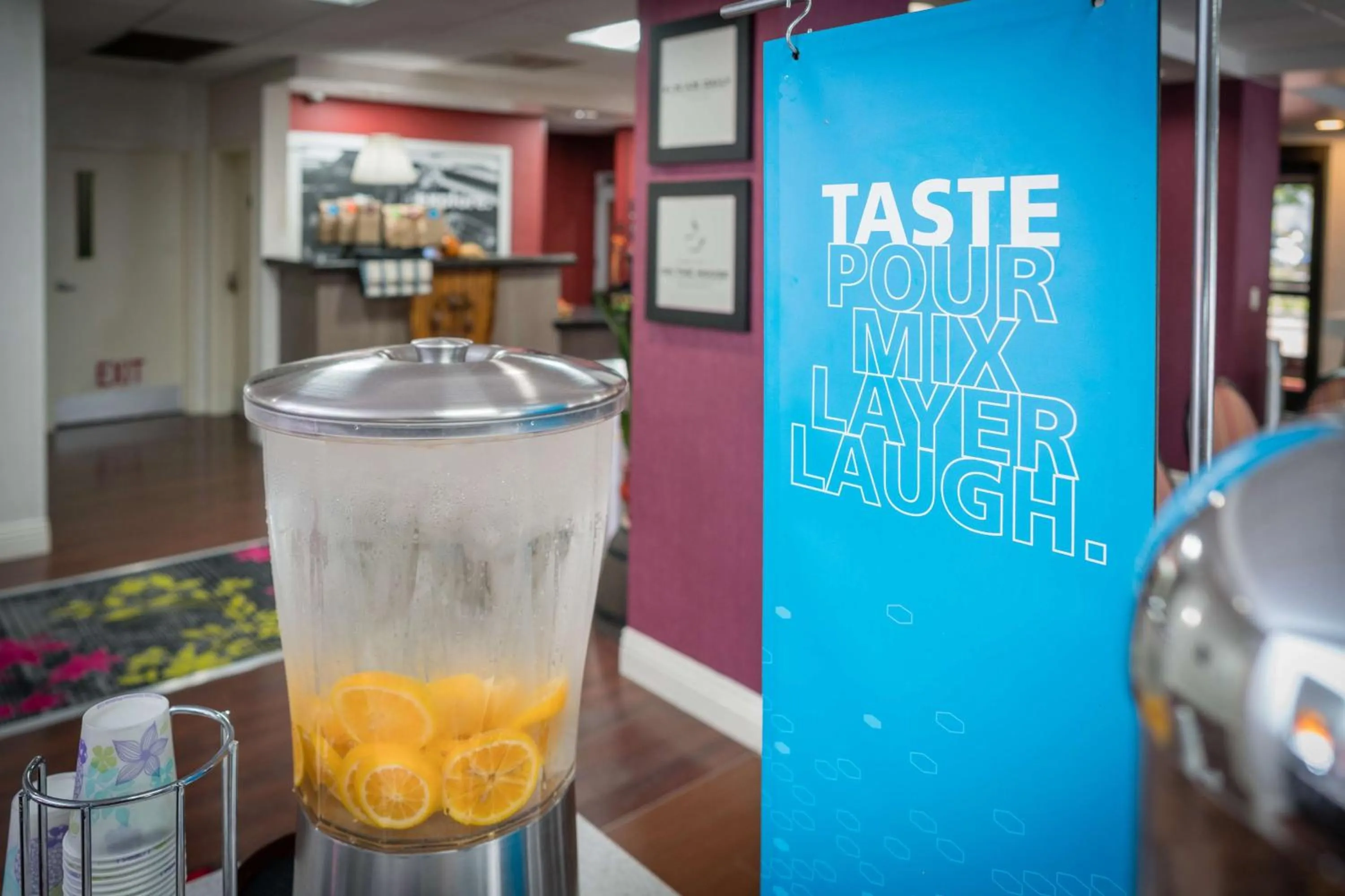 Dining area in Hampton Inn Livermore