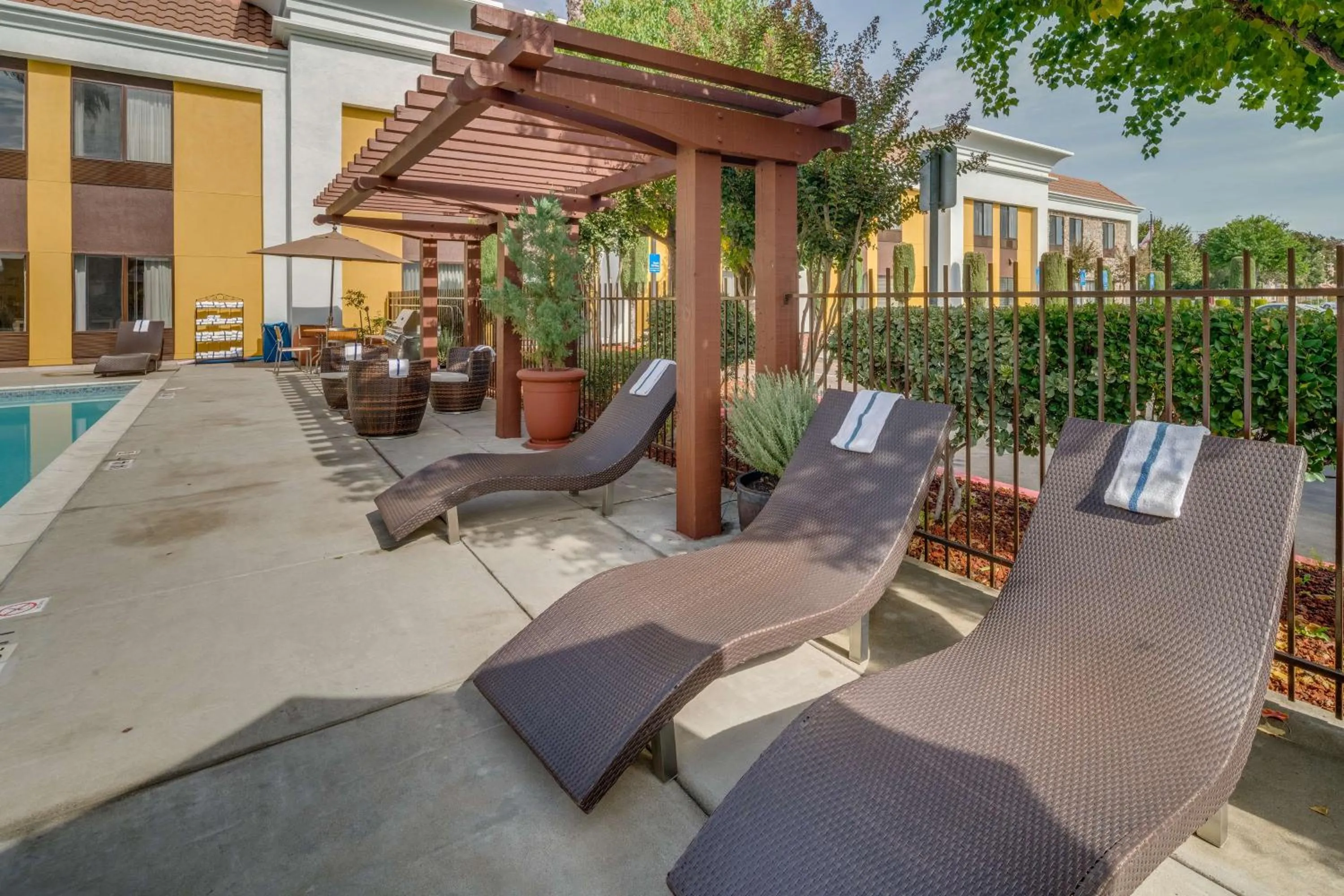 Pool view in Hampton Inn Livermore