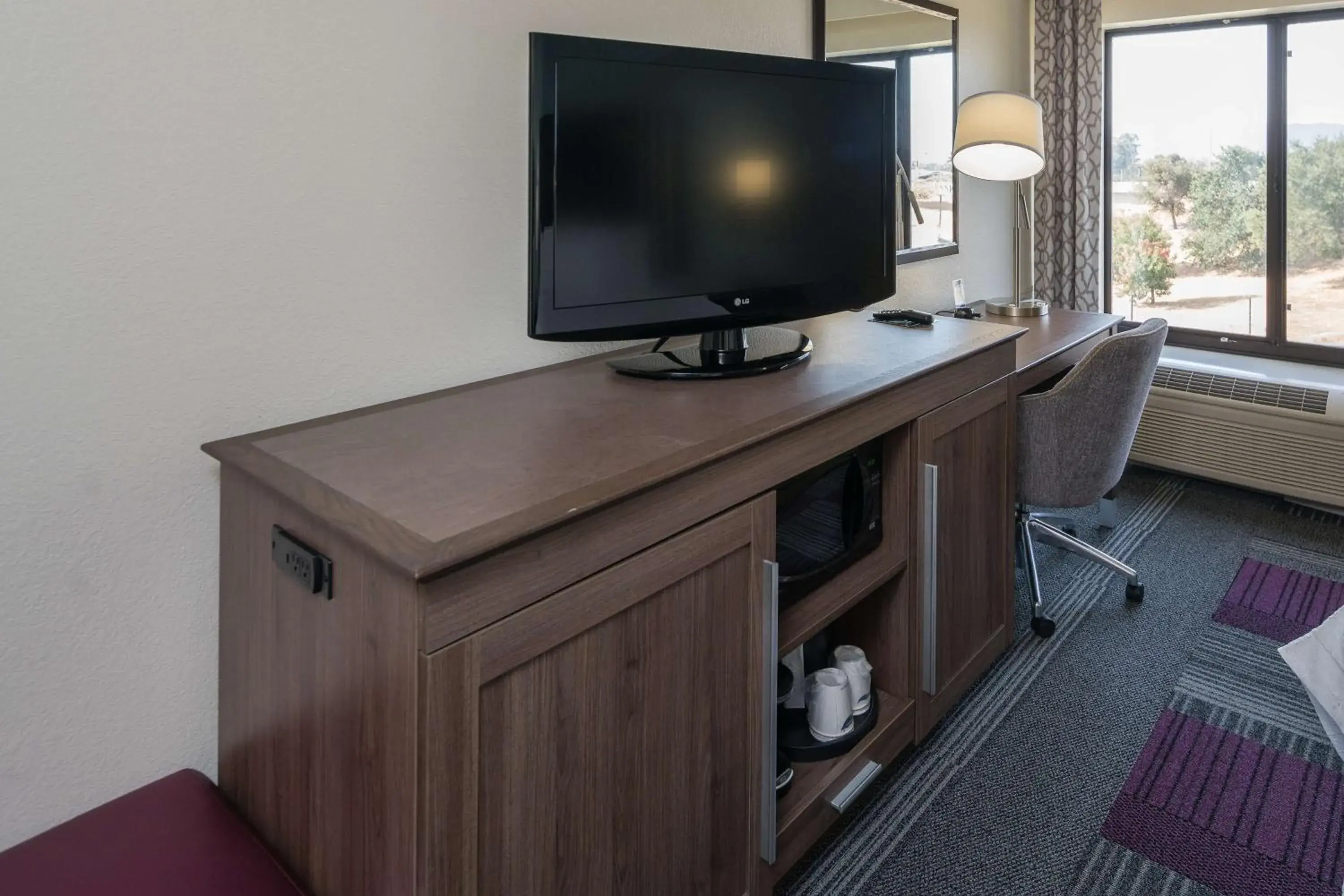 Bed in Hampton Inn Livermore Bed in Hampton Inn Livermore