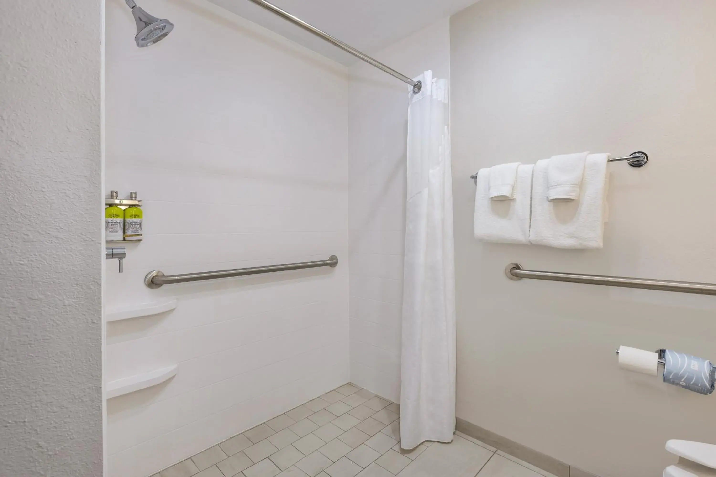 Photo of the whole room in Holiday Inn Express Detroit-Warren/General Motors Technology Center by IHG Photo of the whole room in Holiday Inn Express Detroit-Warren/General Motors Technology Center by IHG