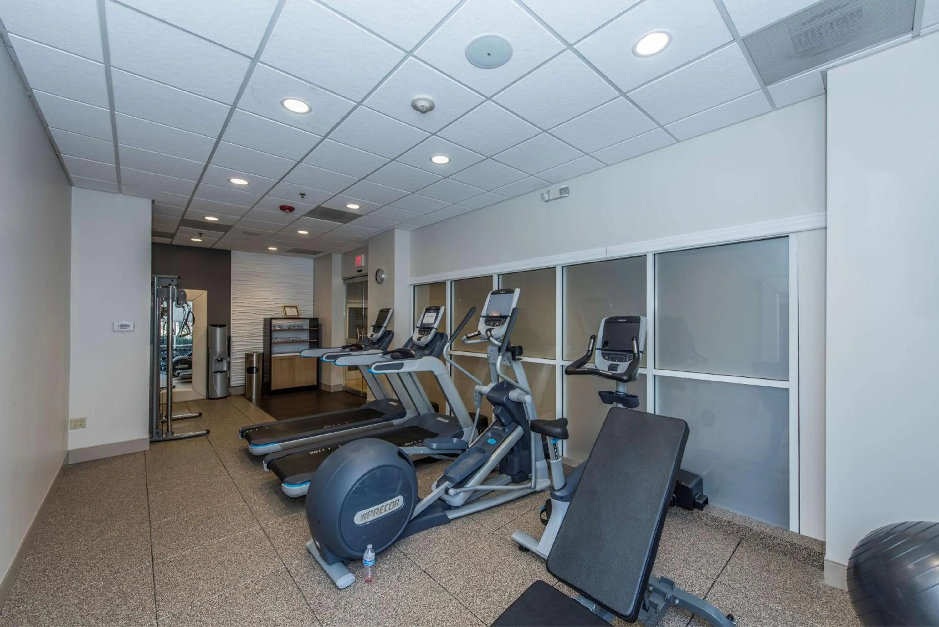 Fitness centre/facilities in DoubleTree by Hilton North Charleston - Convention Center