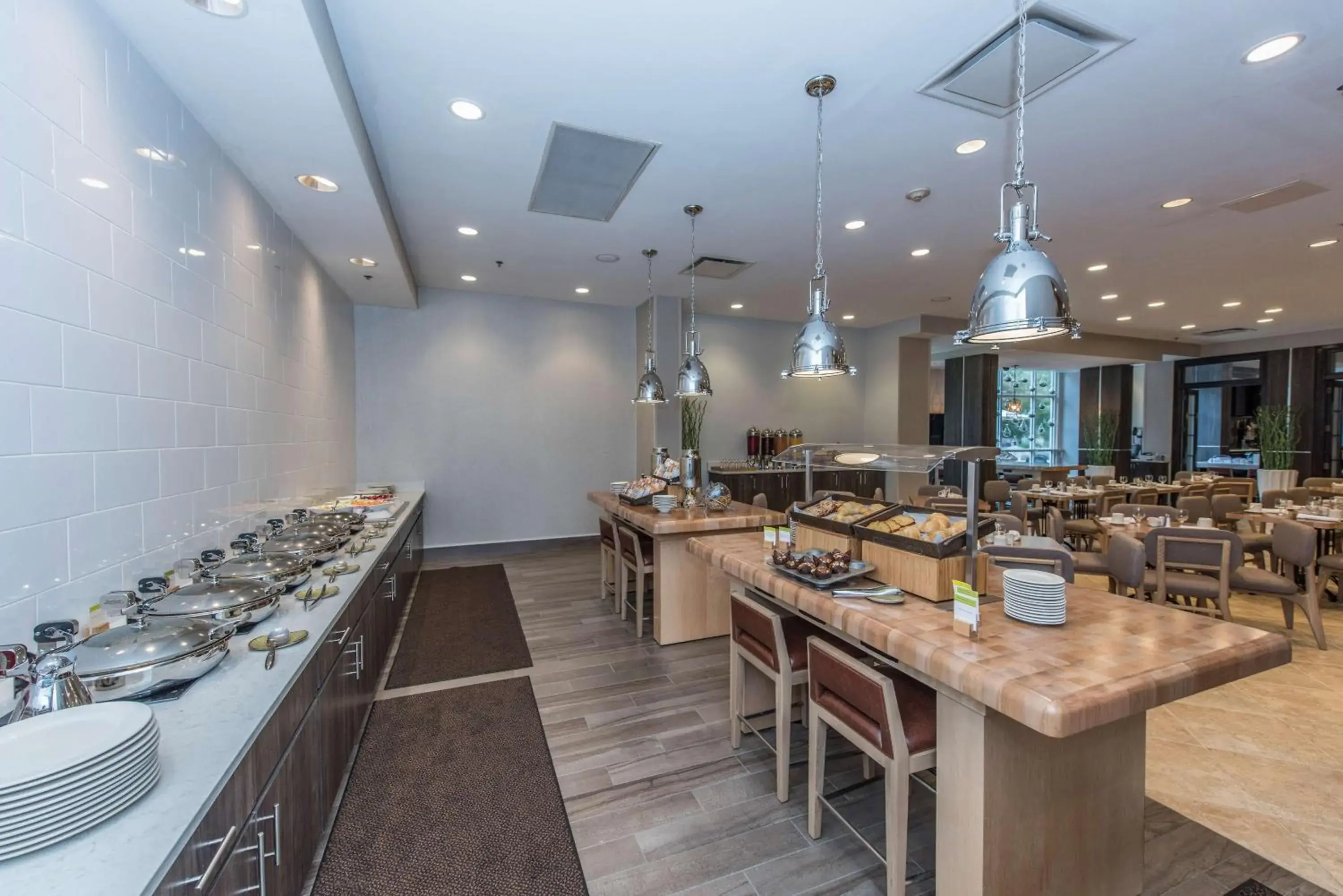 Restaurant/places to eat in DoubleTree by Hilton North Charleston - Convention Center Restaurant/places to eat in DoubleTree by Hilton North Charleston - Convention Center