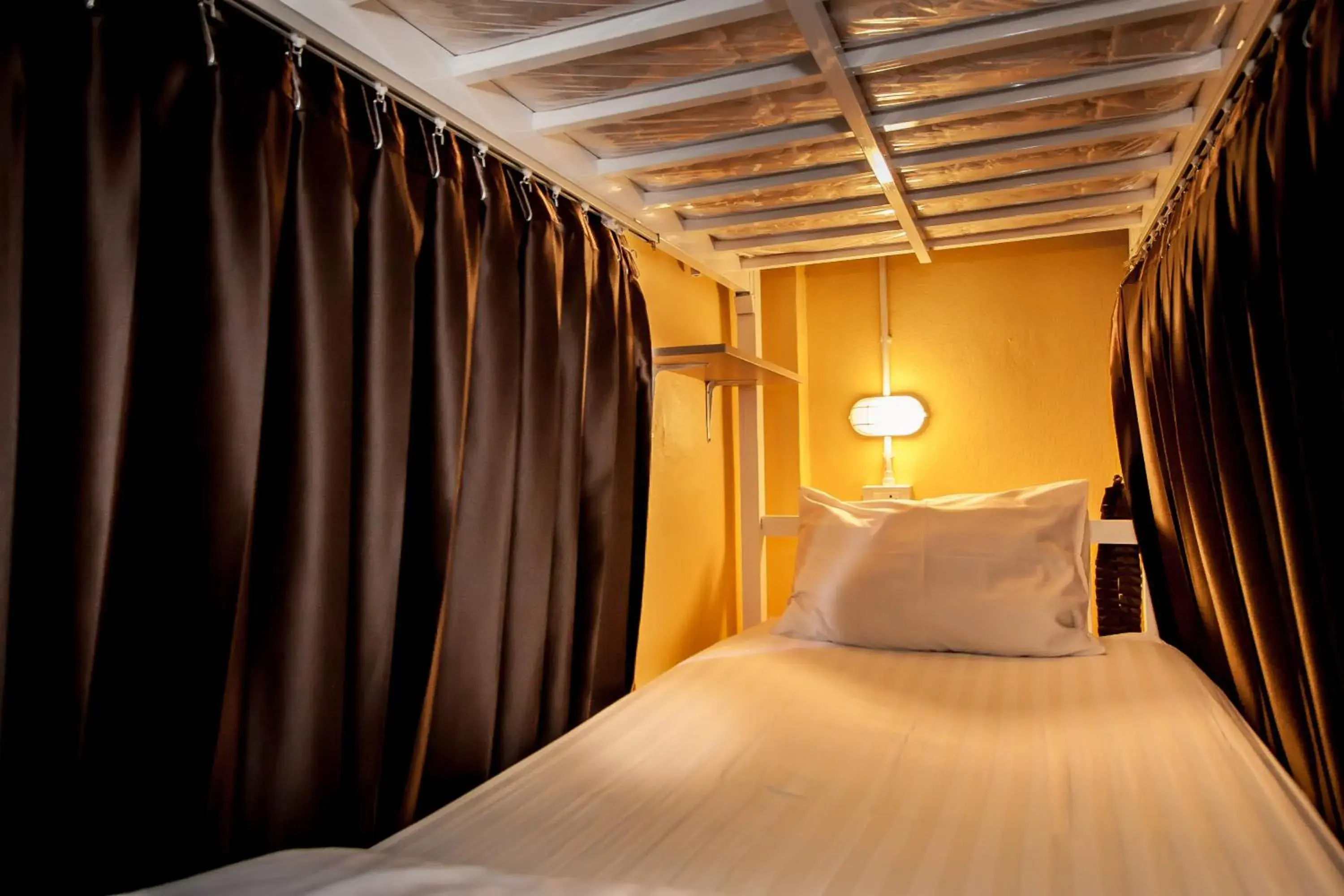 Bed in 6-Bed Mixed Dormitory Room in Thai Thai Hostel Bed in 6-Bed Mixed Dormitory Room in Thai Thai Hostel