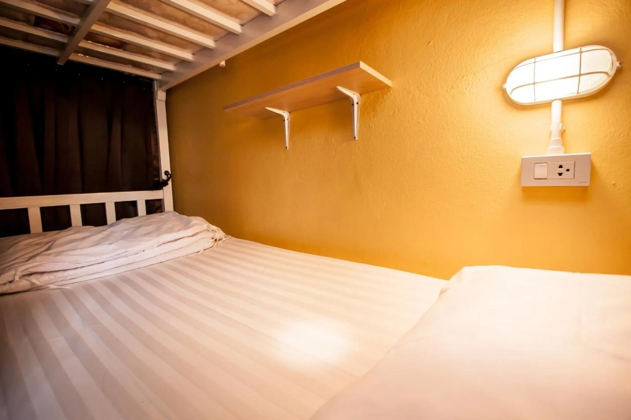 Photo of the whole room, Bed in Thai Thai Hostel