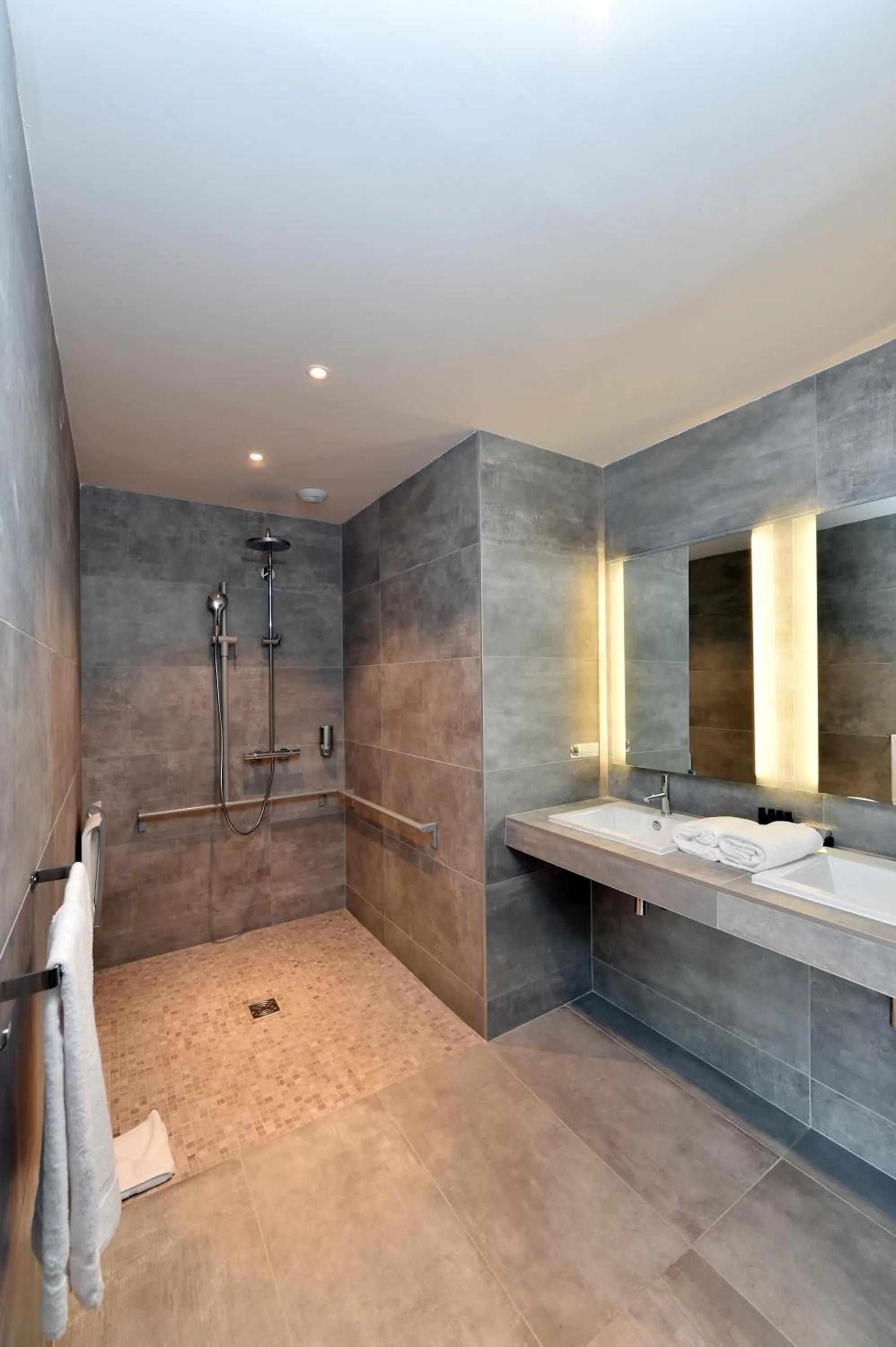 Shower in Central Park Hôtel & Spa