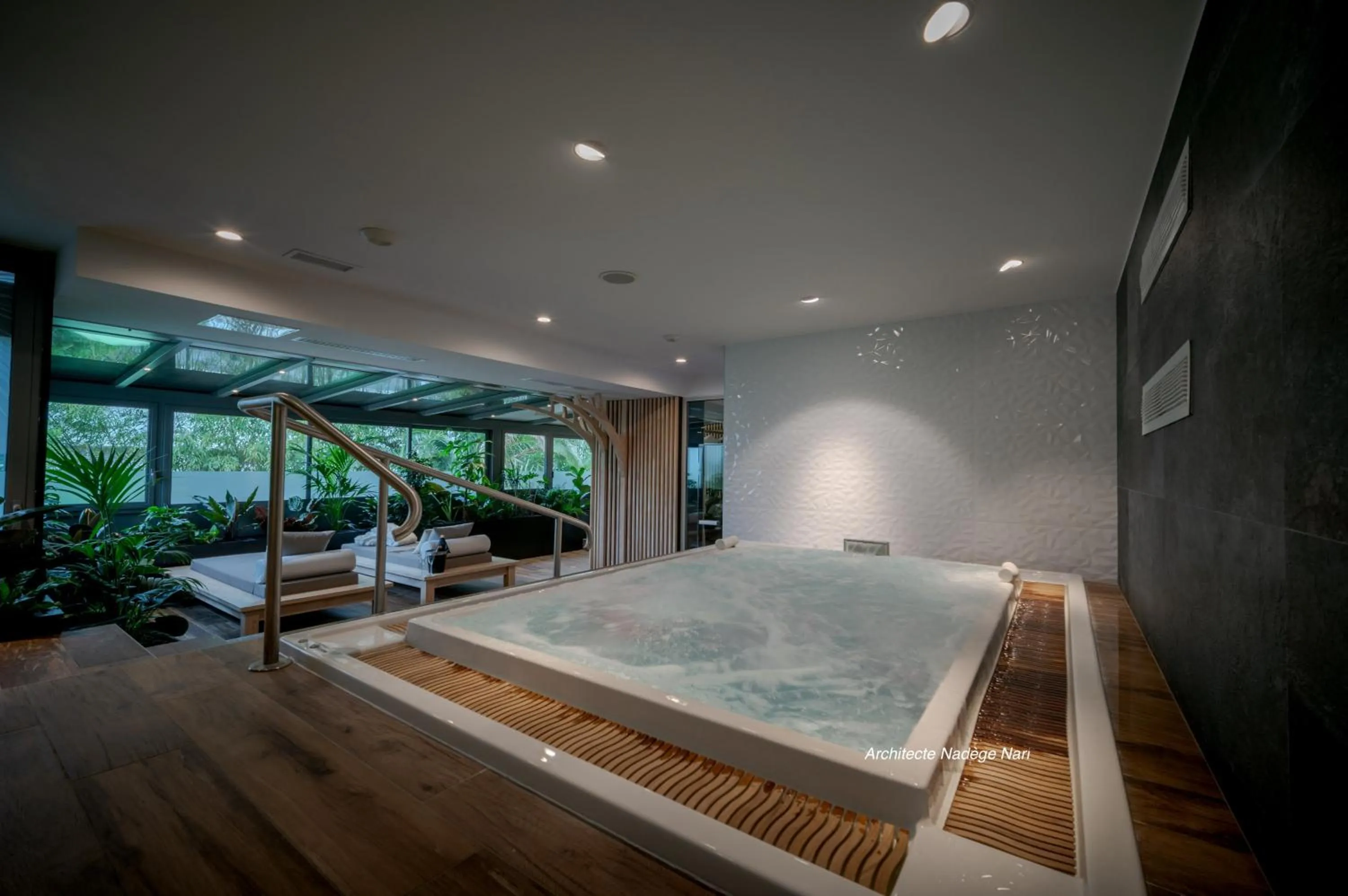 Hot Tub in Central Park Hôtel & Spa