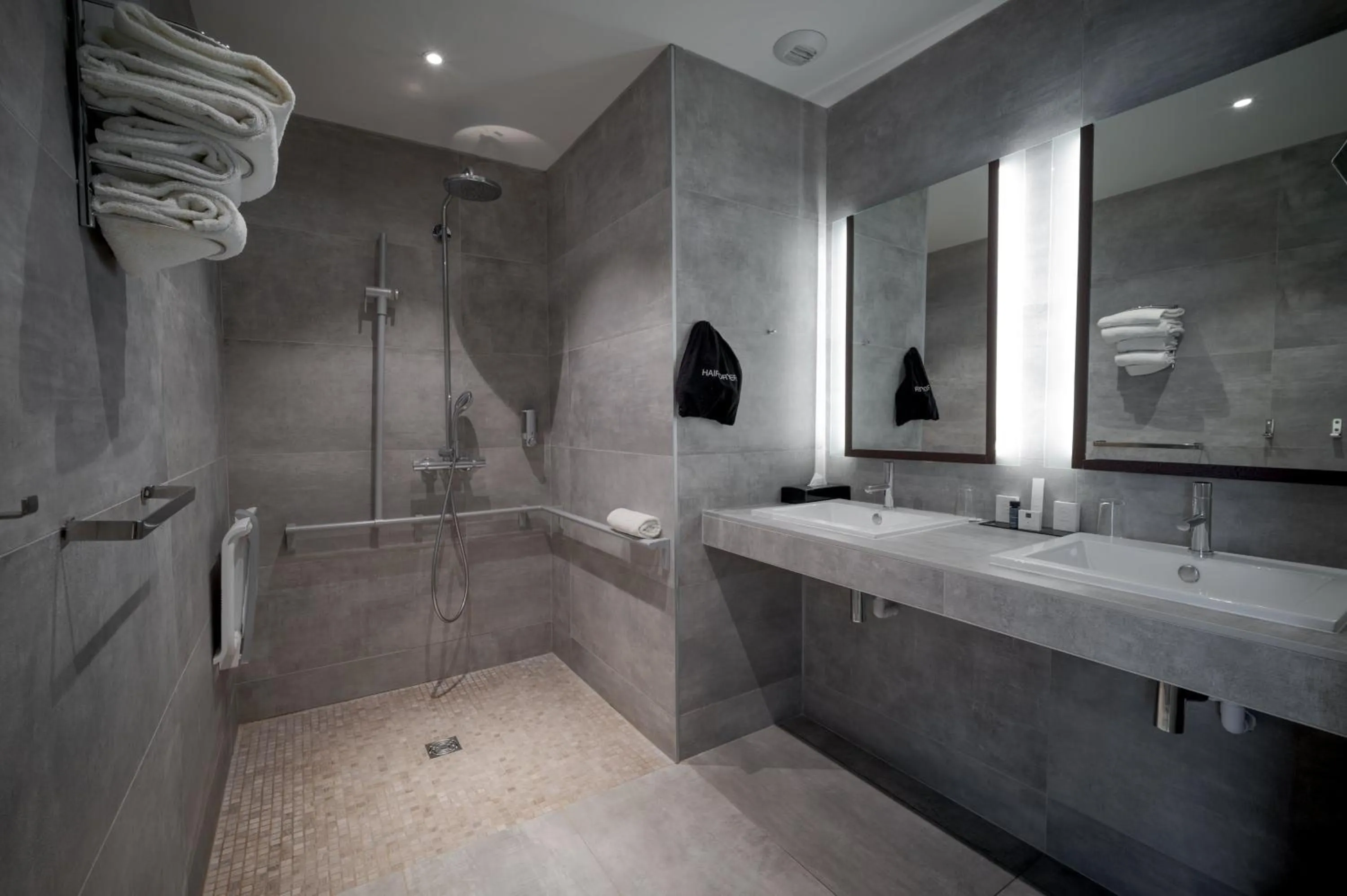 Bathroom in Best Western Plus Central Park Hotel