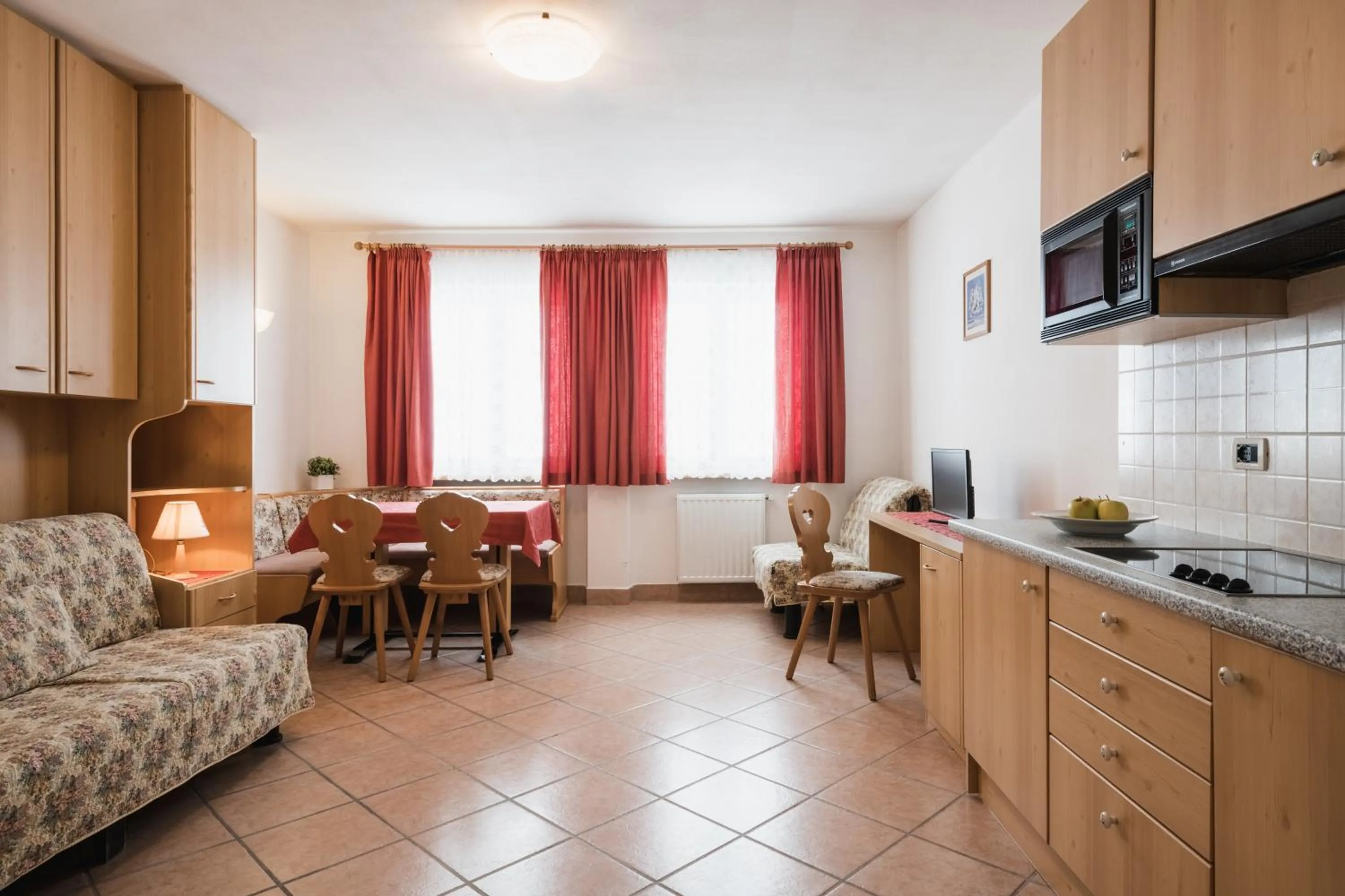 Kitchen or kitchenette in Apparthotel Sellaronda