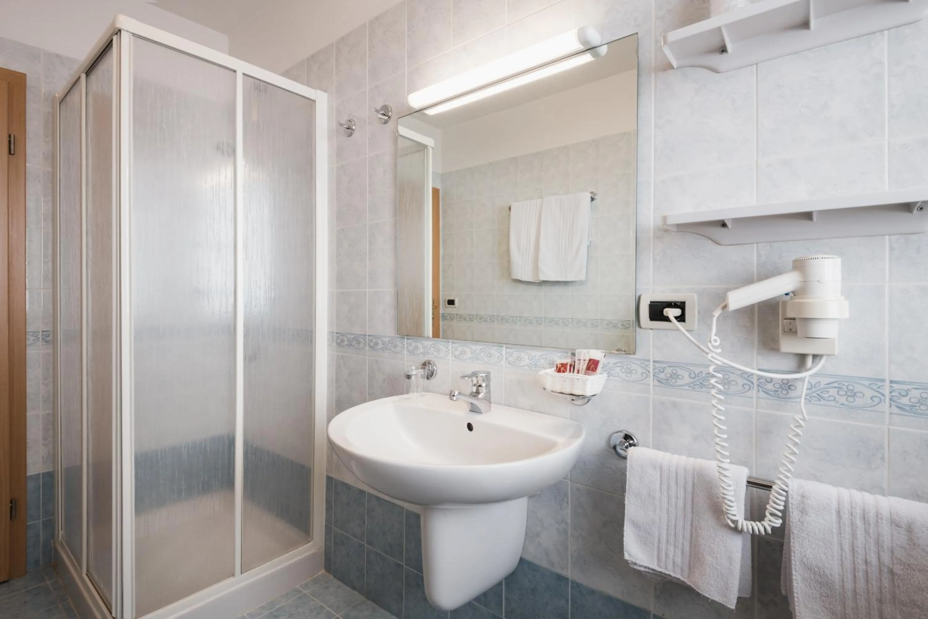 Bathroom in Apparthotel Sellaronda