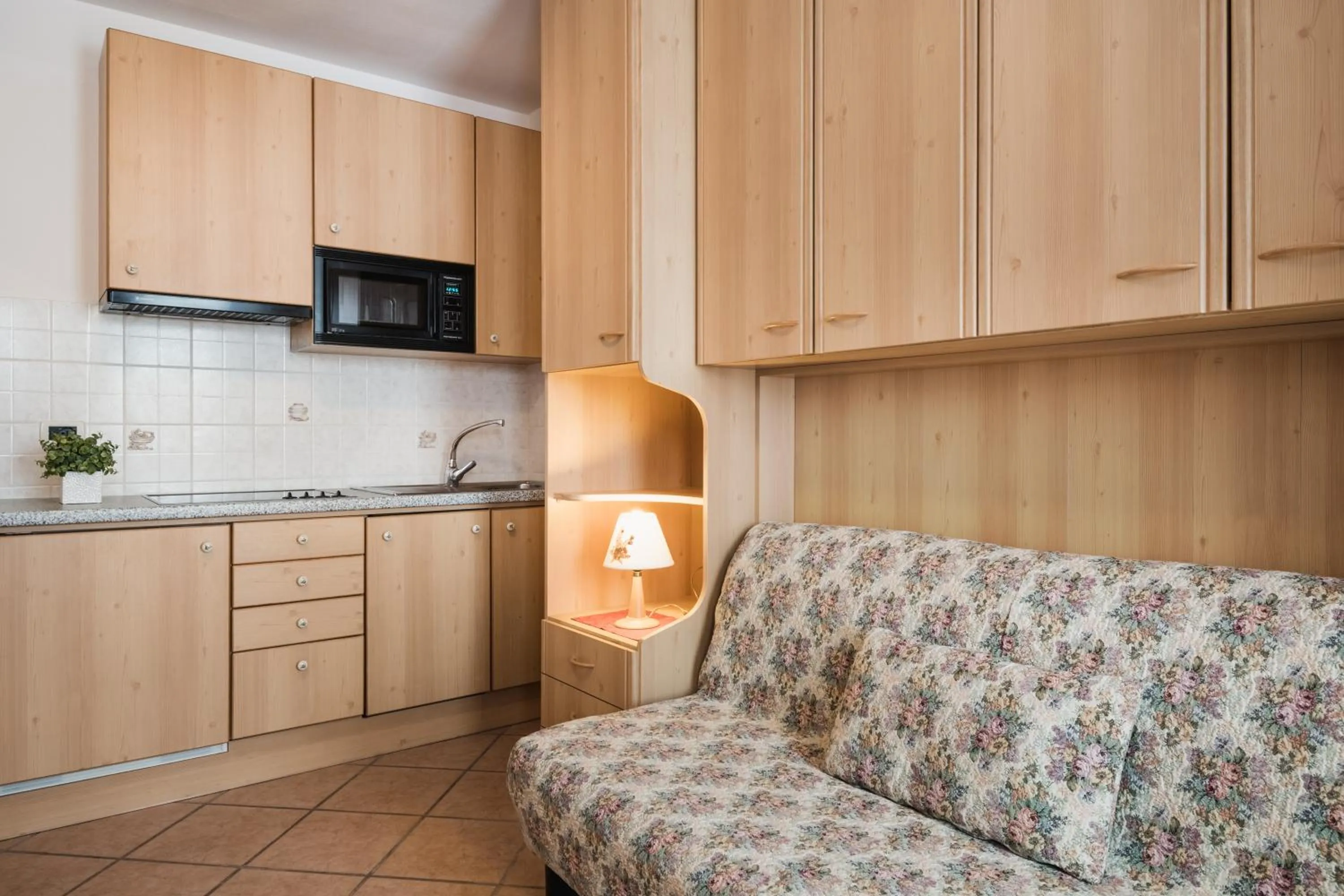 Kitchen or kitchenette in Apparthotel Sellaronda
